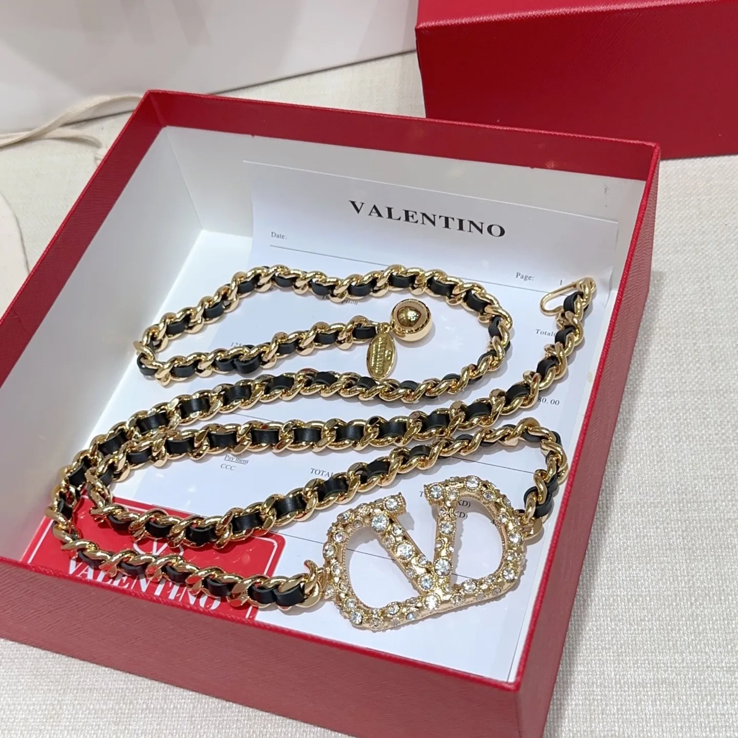 💰520💰Full package💰 💍Purchasing-grade Valentino waist chain, length: one size fits all, original molding and customization with copper hardware and diamond buckle