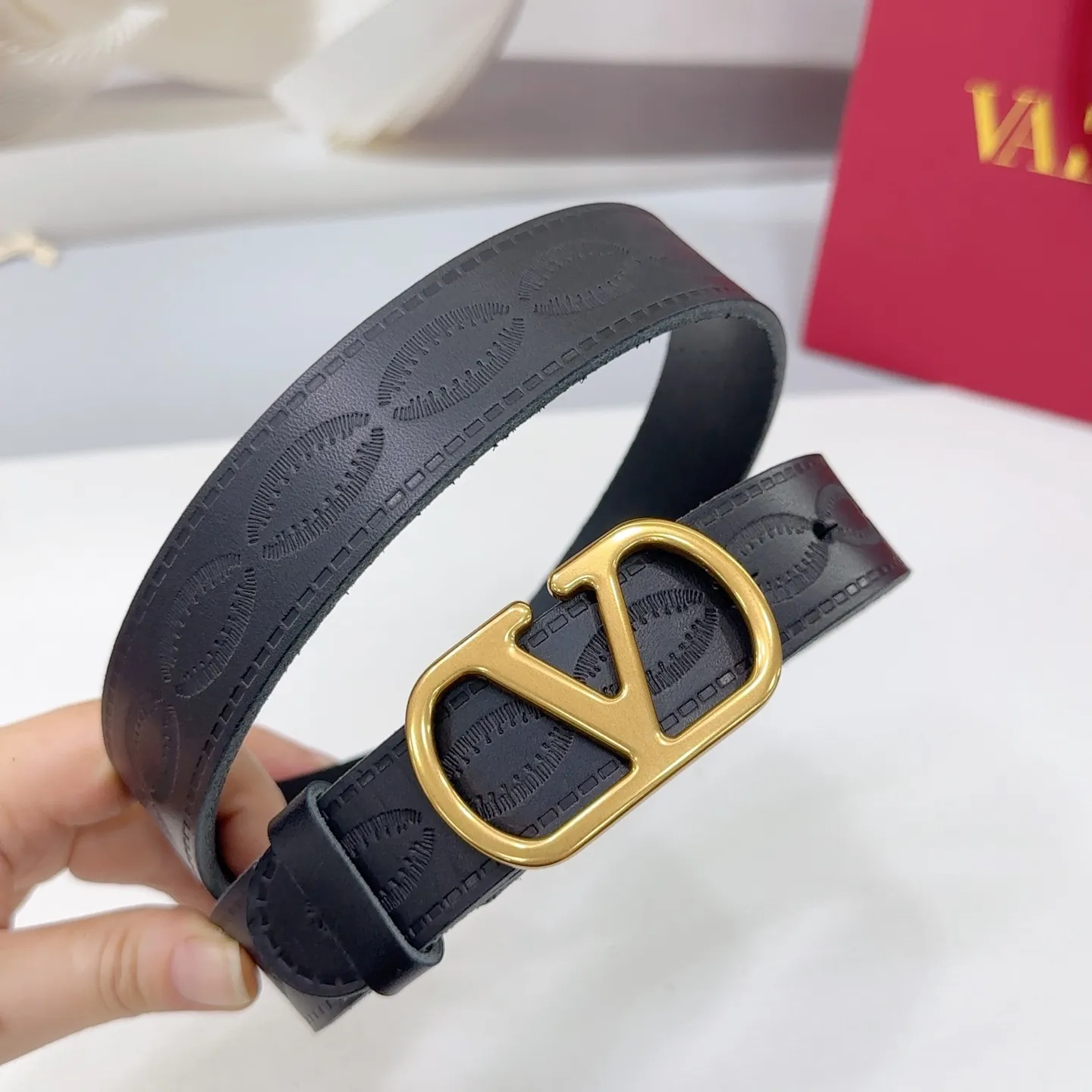 💰480💰Full package💰 💍Purchasing-grade Valentino belt⚡️🌹Width 3.0cm, double-sided first-layer cowhide⚡️🌹Length: .75.80.85.9095.100 Euro, original copper hardware buckle molded and customized⚡️🌹