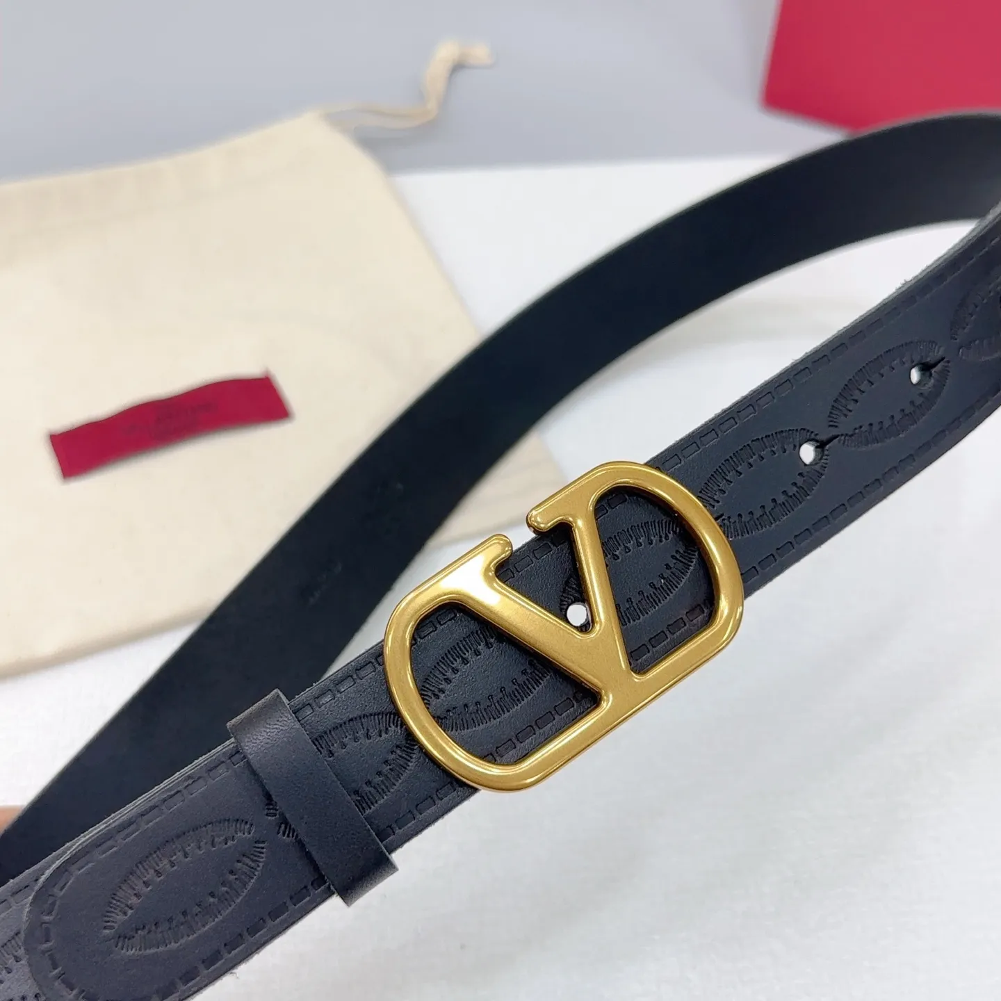 💰480💰Full package💰 💍Purchasing-grade Valentino belt⚡️🌹Width 3.0cm, double-sided first-layer cowhide⚡️🌹Length: .75.80.85.9095.100 Euro, original copper hardware buckle molded and customized⚡️🌹