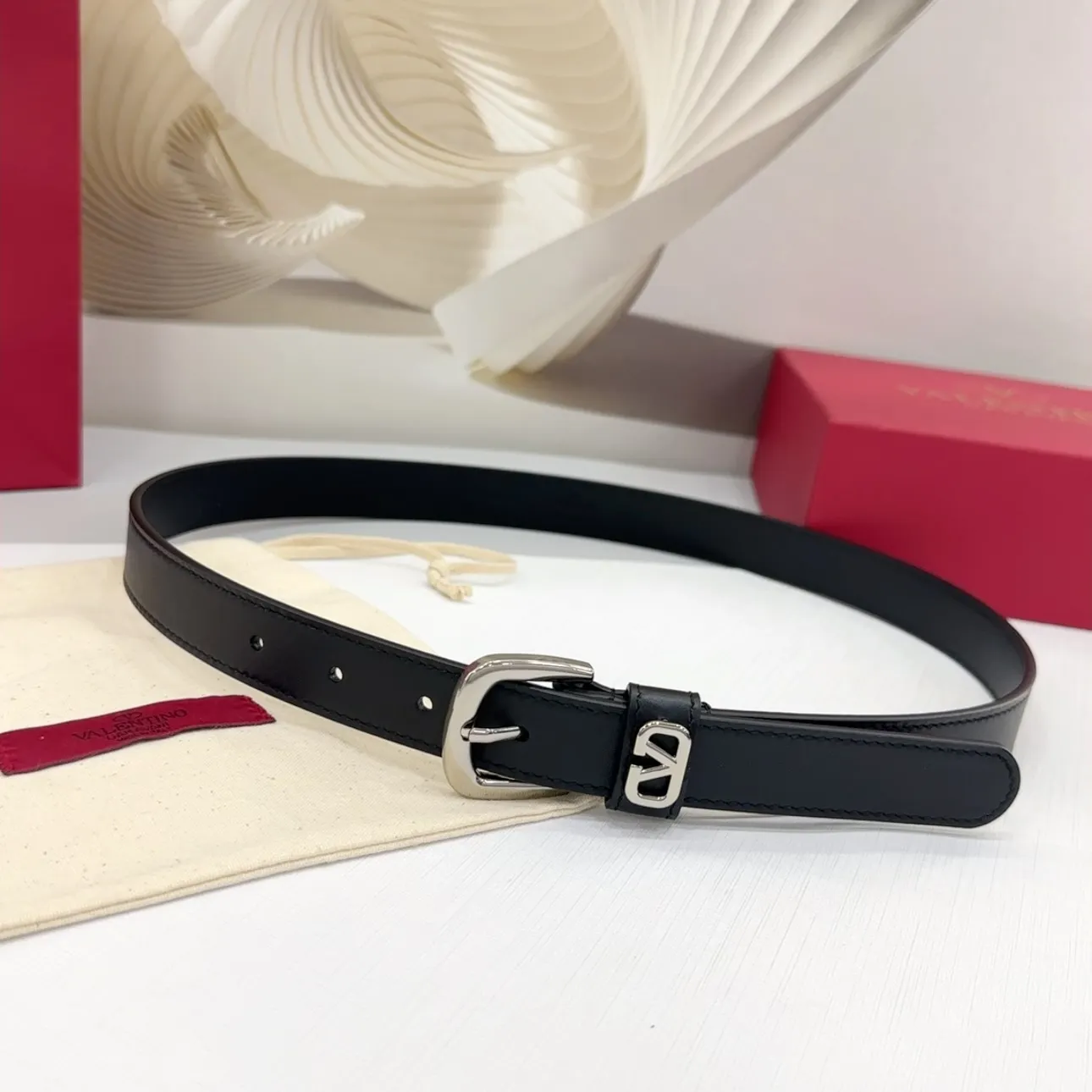 💰480💰Full package💰 💍Purchasing-grade Valentino belt ⚡️2.5cm ⚡️Double-sided first-layer cowhide ⚡️Length: .75.80.85.9095.100 Euro, copper hardware pin buckle original mold opening and customization to celebrate][Celebration][Celebration]