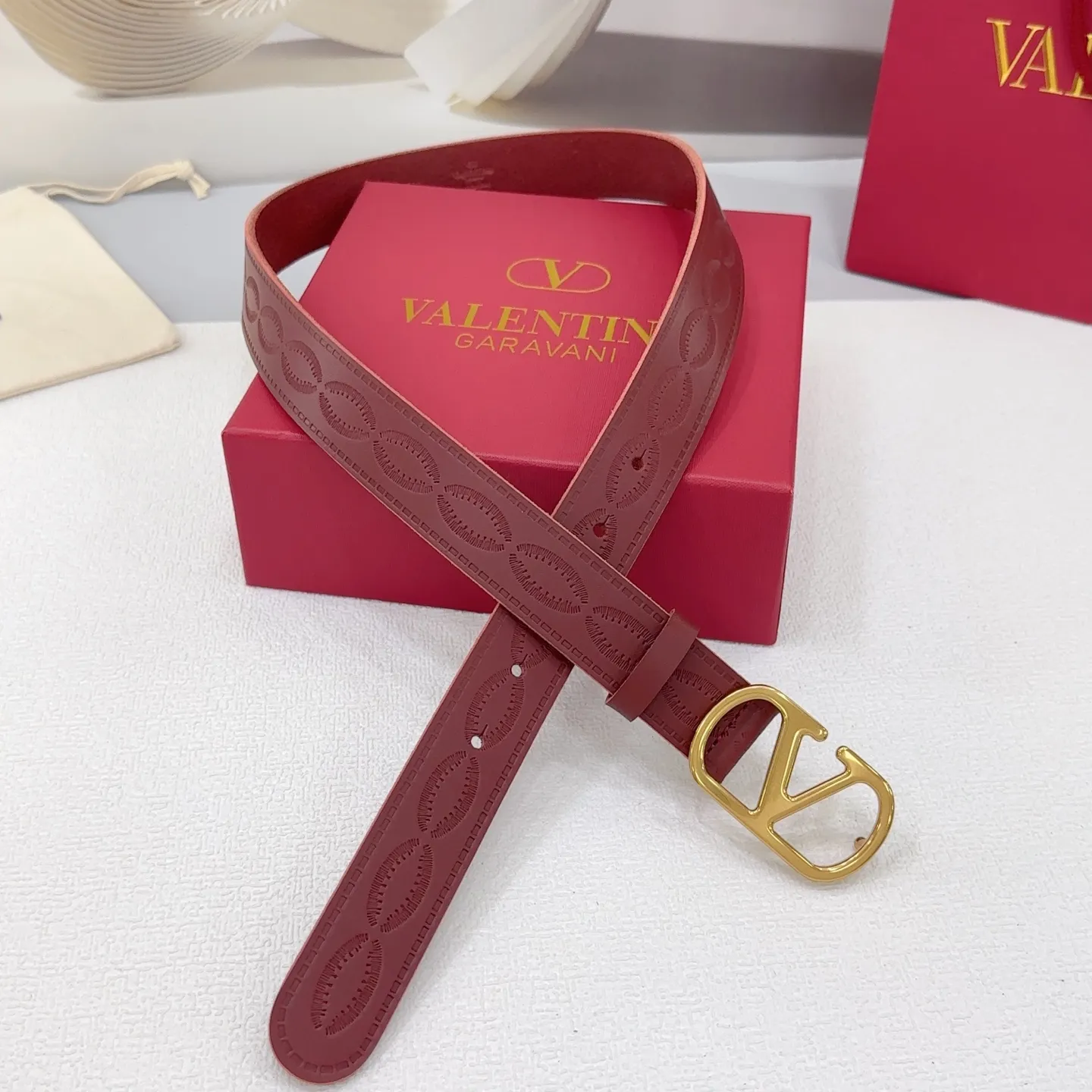 💰480💰Full package💰 💍Purchasing-grade Valentino belt⚡️🌹Width 3.0cm, double-sided first-layer cowhide⚡️🌹Length: .75.80.85.9095.100 Euro, original copper hardware buckle molded and customized⚡️🌹