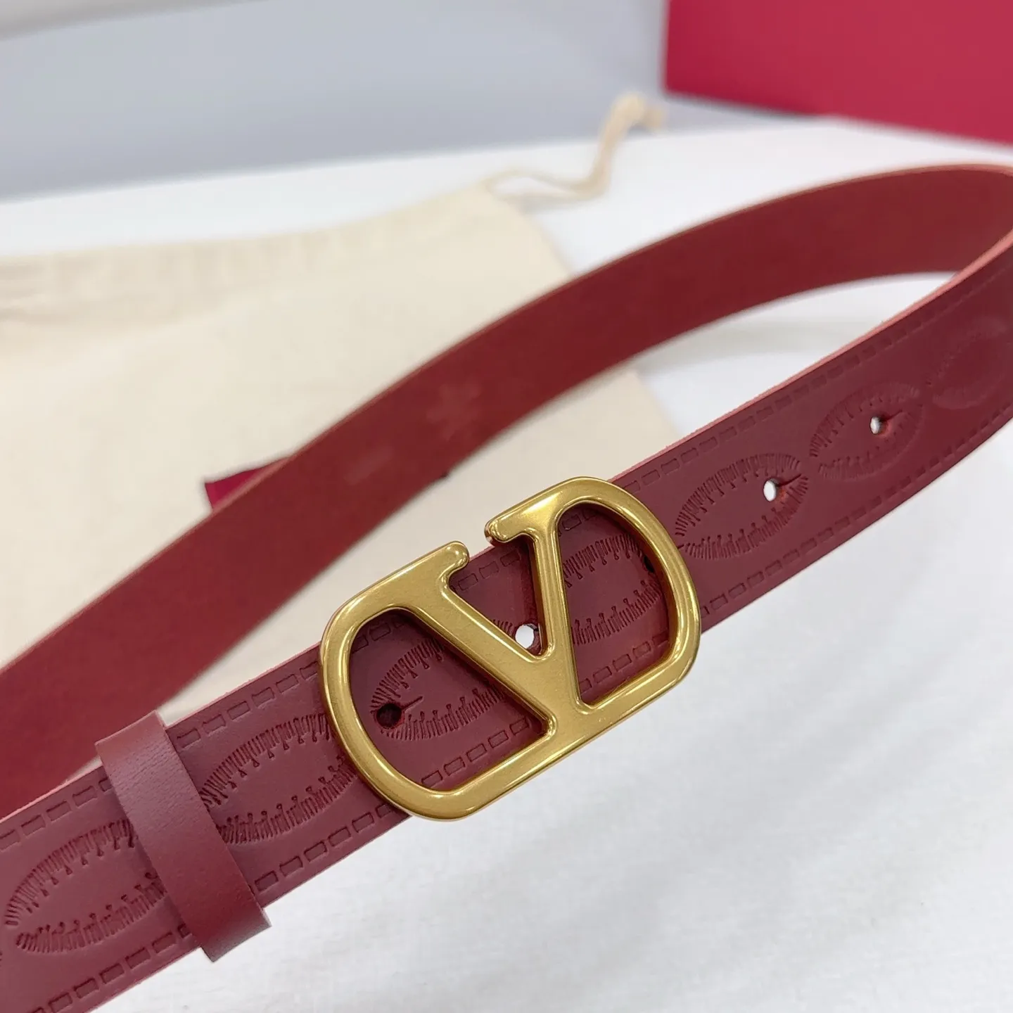 💰480💰Full package💰 💍Purchasing-grade Valentino belt⚡️🌹Width 3.0cm, double-sided first-layer cowhide⚡️🌹Length: .75.80.85.9095.100 Euro, original copper hardware buckle molded and customized⚡️🌹
