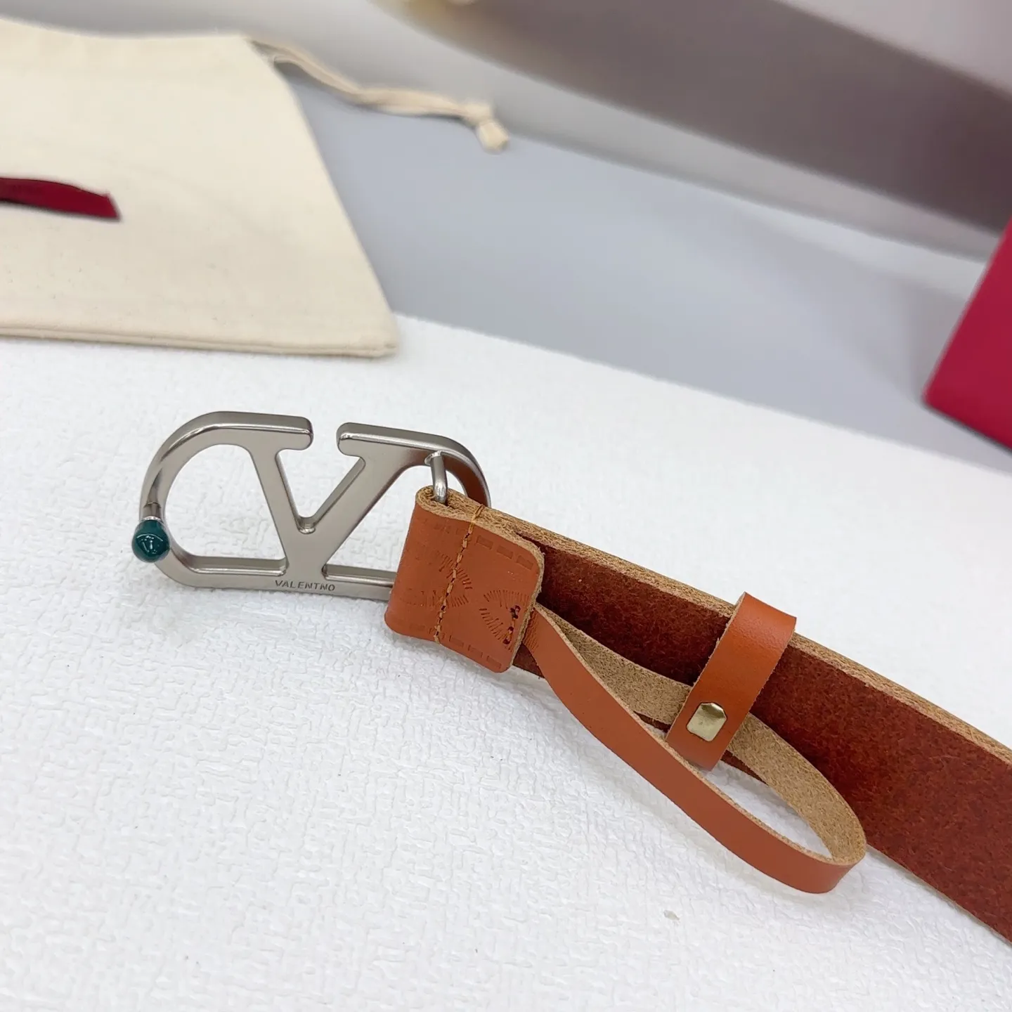 💰480💰Full package💰 💍Purchasing-grade Valentino belt⚡️🌹Width 3.0cm, double-sided first-layer cowhide⚡️🌹Length: .75.80.85.9095.100 Euro, original copper hardware buckle molded and customized⚡️🌹