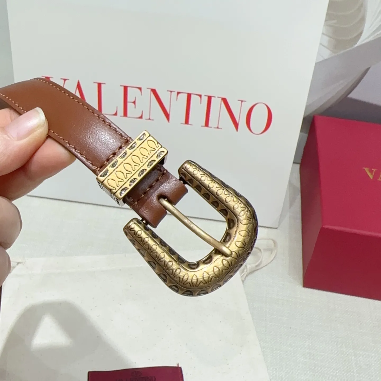 💰460💰Full package💰 💍Purchasing-grade Valentino belt⚡️🌹Width 2.0cm, double-sided first-layer cowhide, length: 75.80.85.90.95.100.Europe, copper five-pin drill buckle mold customization