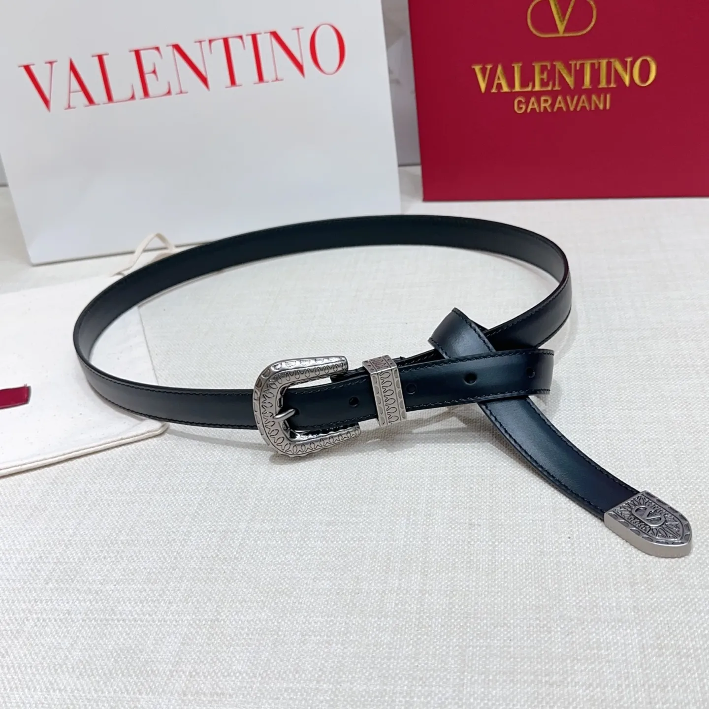 💰460💰Full package💰 💍Purchasing-grade Valentino belt⚡️🌹Width 2.0cm, double-sided first-layer cowhide, length: 75.80.85.90.95.100.Europe, copper five-pin drill buckle mold customization