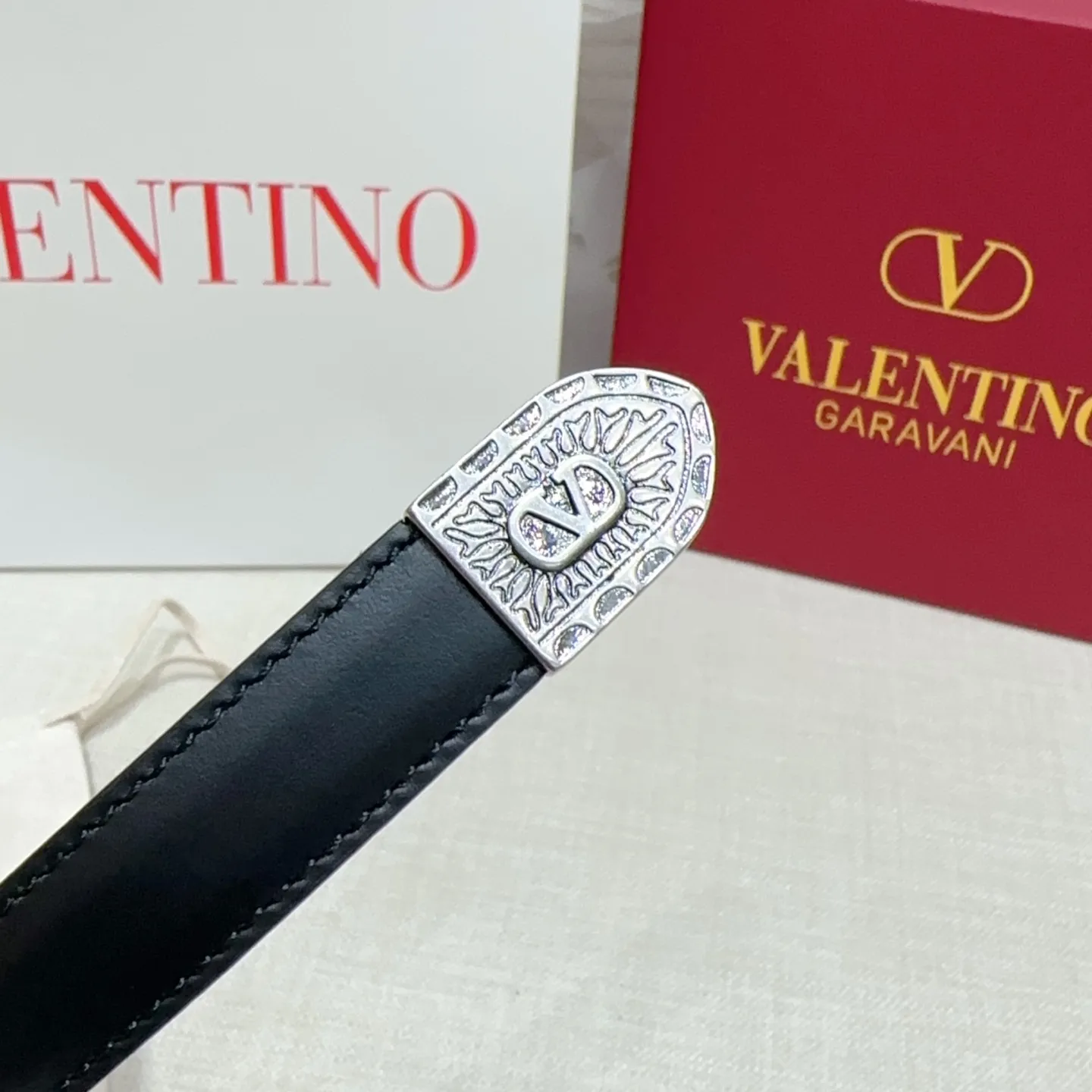 💰460💰Full package💰 💍Purchasing-grade Valentino belt⚡️🌹Width 2.0cm, double-sided first-layer cowhide, length: 75.80.85.90.95.100.Europe, copper five-pin drill buckle mold customization