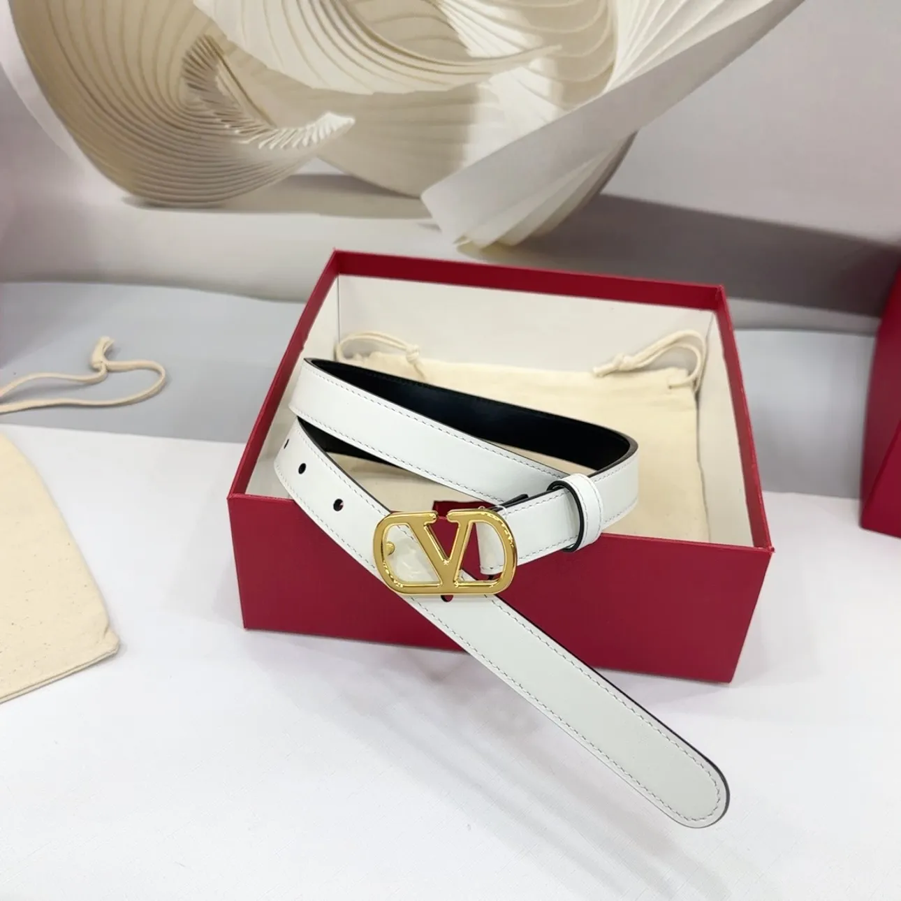 💰460💰Full package💰 💍Purchasing-grade Valentino belt ⚡️Width 2.0cm, double-sided first-layer cowhide leather ⚡️Length: .75.80.85.90.95.100 Euro, two-color hardware copper buckle original mold opening and customization to celebrate][Celebration][Celebration]