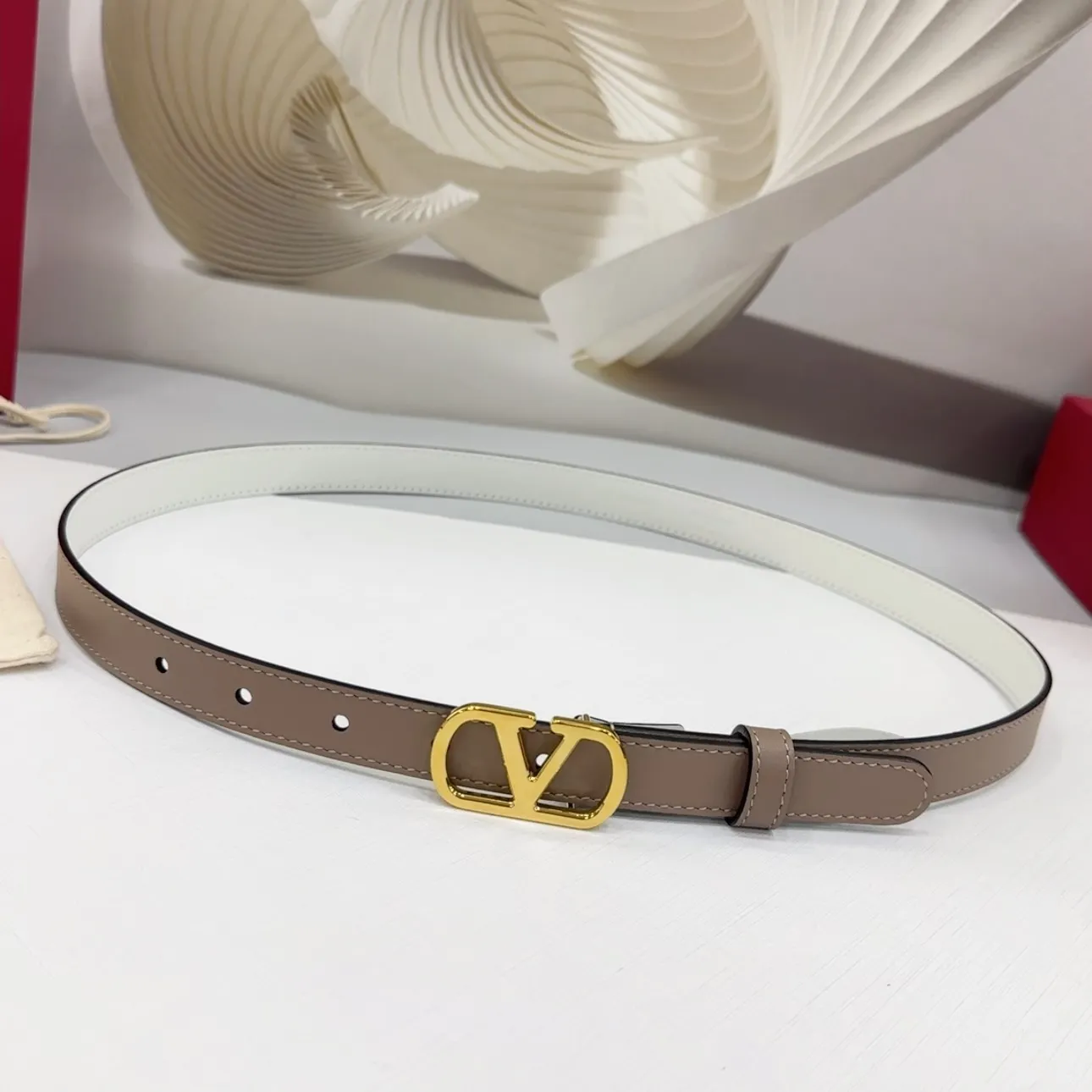 💰460💰Full package💰 💍Purchasing-grade Valentino belt ⚡️Width 2.0cm, double-sided first-layer cowhide leather ⚡️Length: .75.80.85.90.95.100 Euro, two-color hardware copper buckle original mold opening and customization to celebrate][Celebration][Celebration]