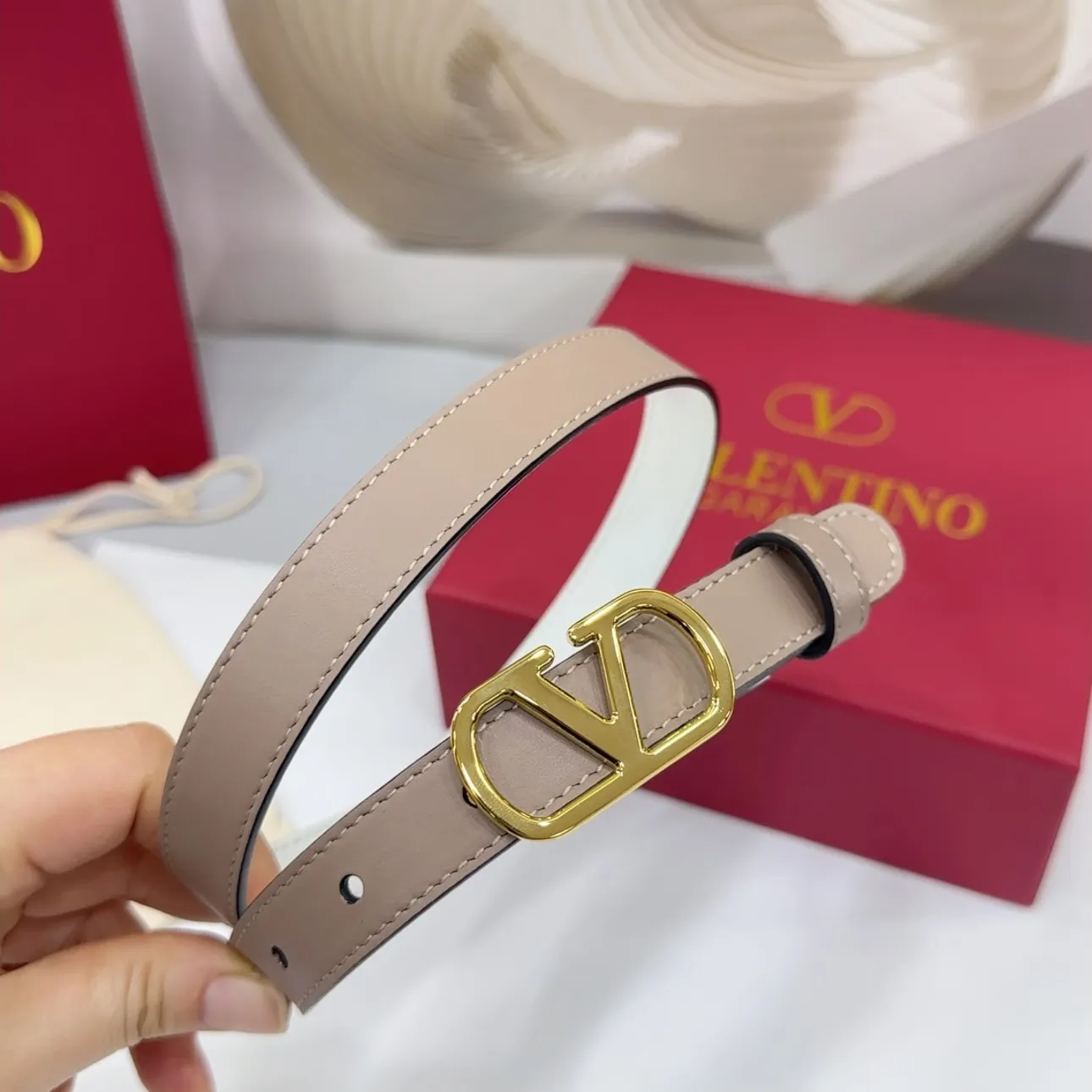 💰460💰Full package💰 💍Purchasing-grade Valentino belt ⚡️Width 2.0cm, double-sided first-layer cowhide leather ⚡️Length: .75.80.85.90.95.100 Euro, two-color hardware copper buckle original mold opening and customization to celebrate][Celebration][Celebration]