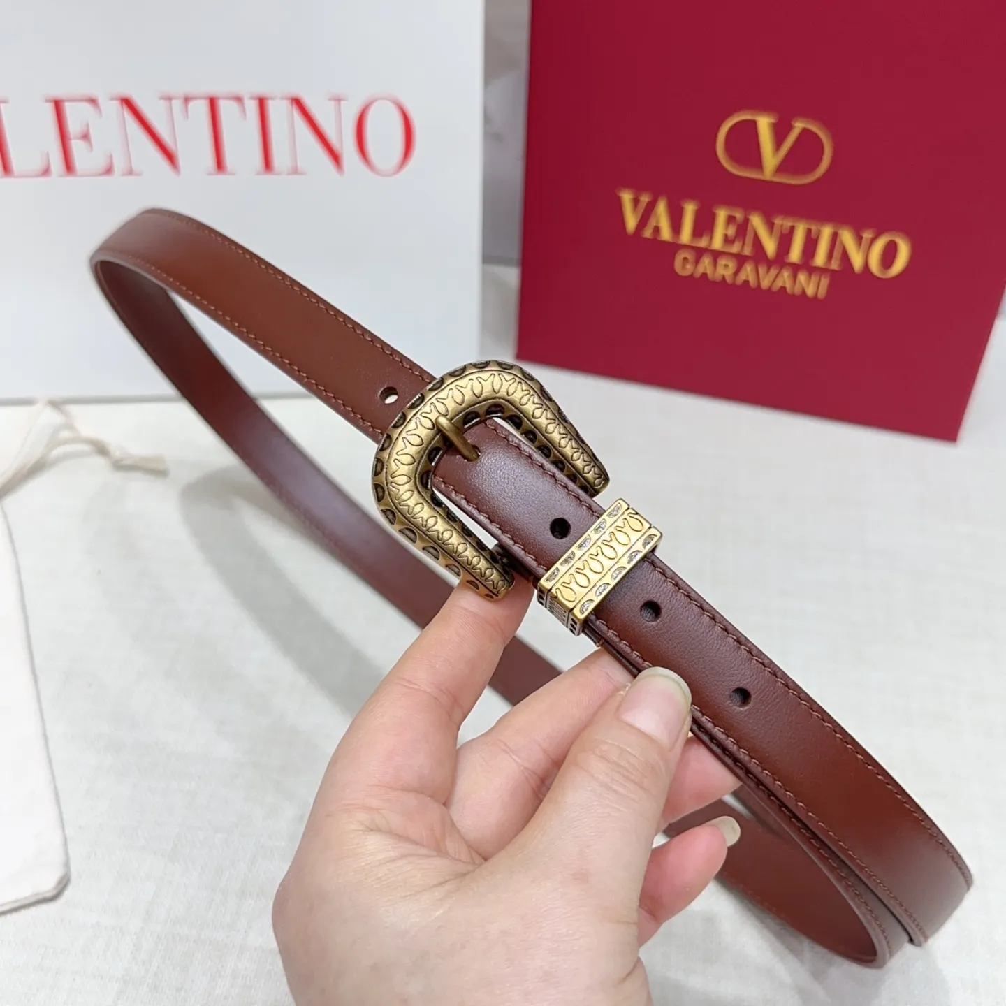 💰460💰Full package💰 💍Purchasing-grade Valentino belt⚡️🌹Width 2.0cm, double-sided first-layer cowhide, length: 75.80.85.90.95.100.Europe, copper five-pin drill buckle mold customization