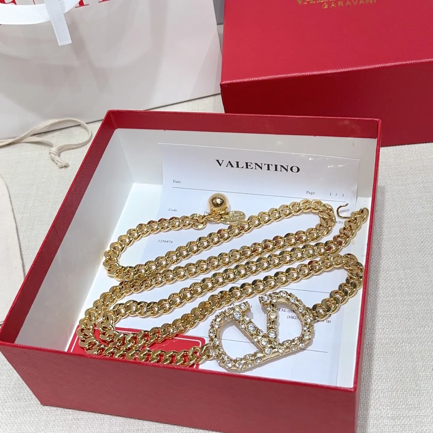 💰520💰Full package💰 💍Purchasing-grade Valentino waist chain, length: one size fits all, original molding and customization with copper hardware and diamond buckle