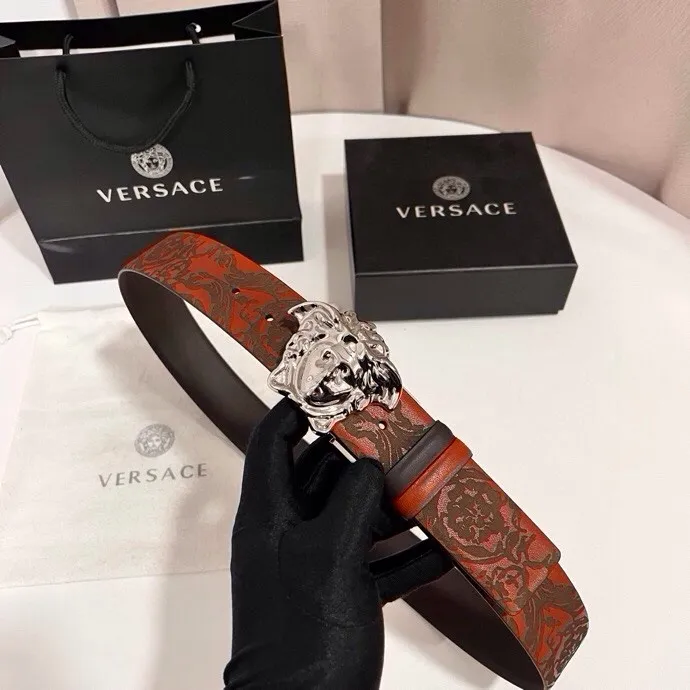 💰480💰Full package💰 💍Purchase level Versace⚡️🌹New style double-sided cow leather belt, one side is decorated with laser Barocco pattern, the other side is solid color, equipped with three-dimensional La Medusa double-sided buckle⚡️🌹Width 4.0cm