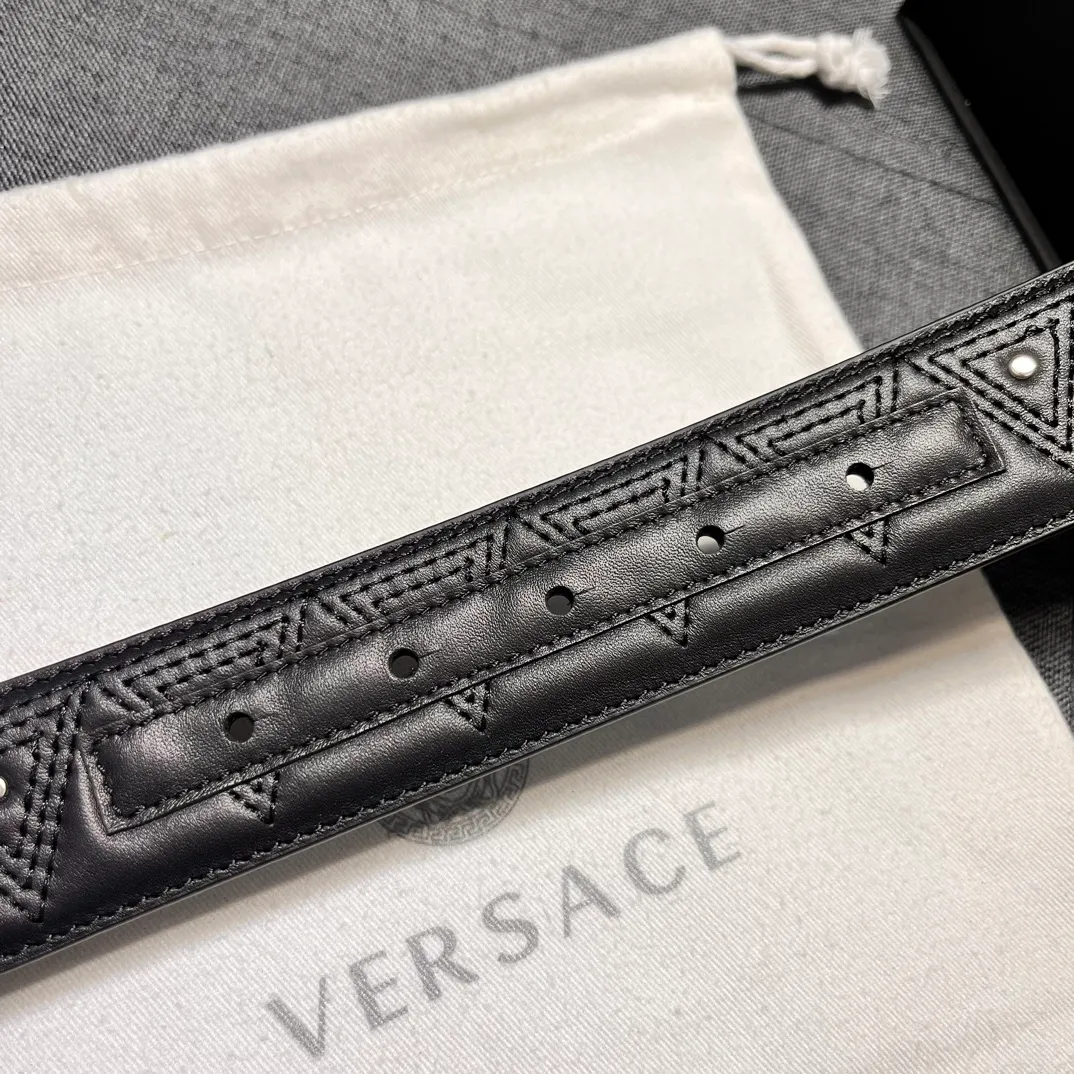 💰560💰Full package💰 💍Purchase level Versace⚡️🌹Width 4.0㎝ New heavy craftsmanship Use CNC embroidery machine imported from Germany to embroider⚡️🌹Pure copper Medusa head buckle⚡️🌹Pay attention to every detail