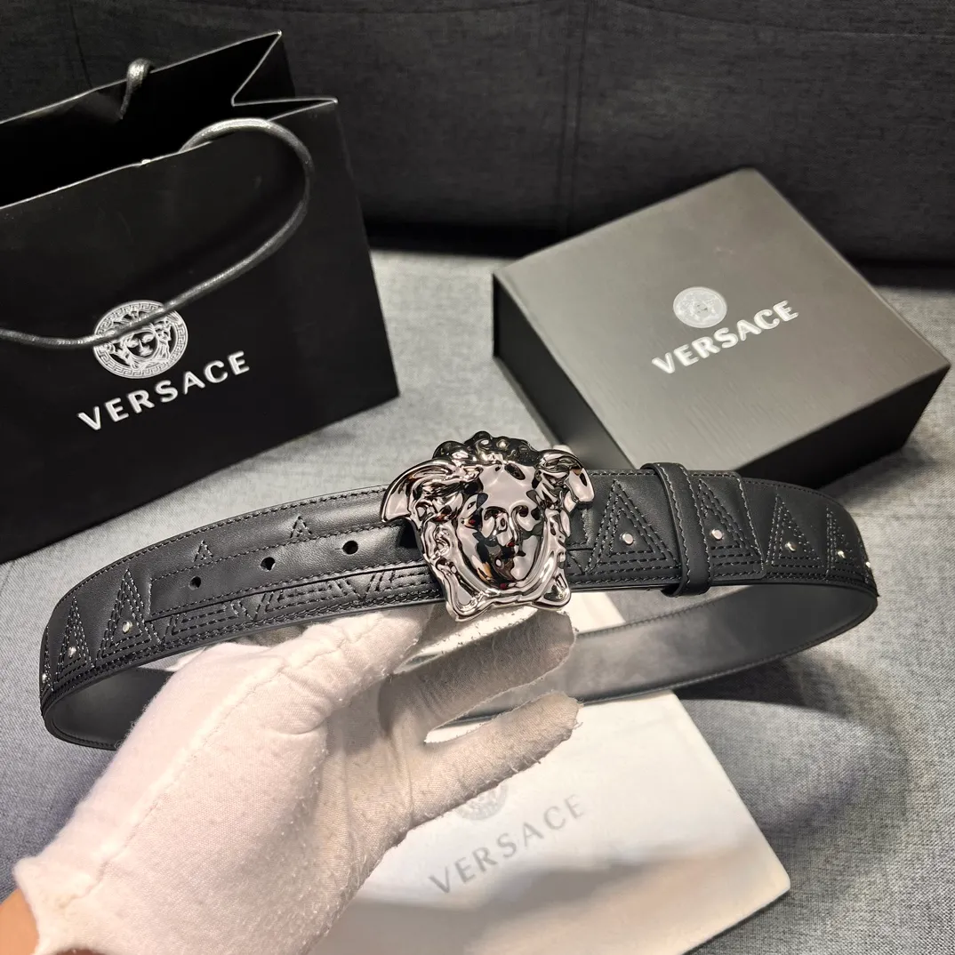 💰560💰Full package💰 💍Purchase level Versace⚡️🌹Width 4.0㎝ New heavy craftsmanship Use CNC embroidery machine imported from Germany to embroider⚡️🌹Pure copper Medusa head buckle⚡️🌹Pay attention to every detail