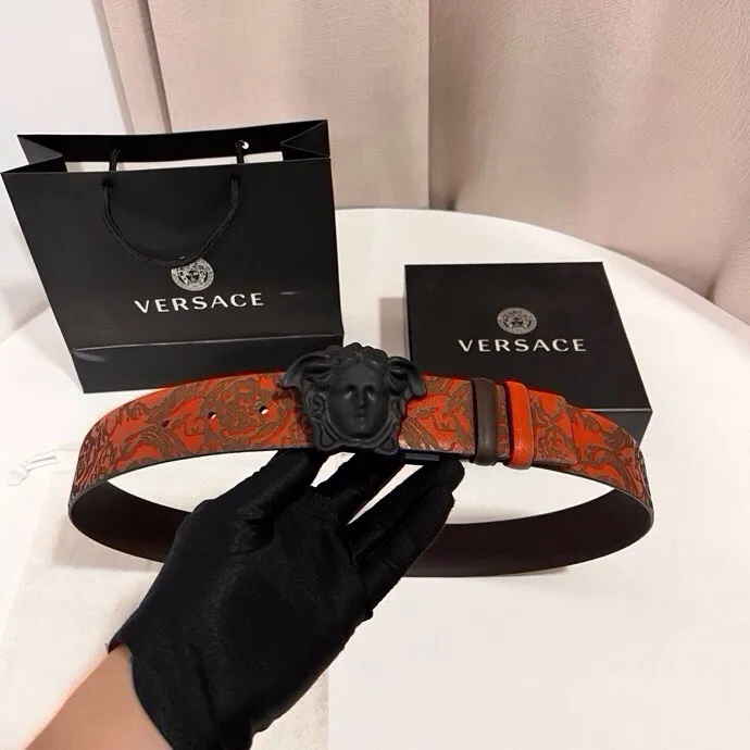 💰480💰Full package💰 💍Purchase level Versace⚡️🌹New style double-sided cow leather belt, one side is decorated with laser Barocco pattern, the other side is solid color, equipped with three-dimensional La Medusa double-sided buckle⚡️🌹Width 4.0cm