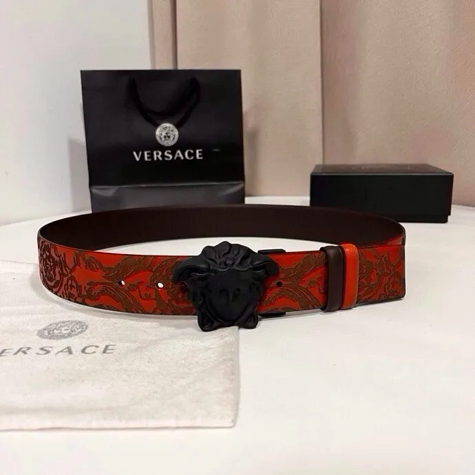 💰480💰Full package💰 💍Purchase level Versace⚡️🌹New style double-sided cow leather belt, one side is decorated with laser Barocco pattern, the other side is solid color, equipped with three-dimensional La Medusa double-sided buckle⚡️🌹Width 4.0cm