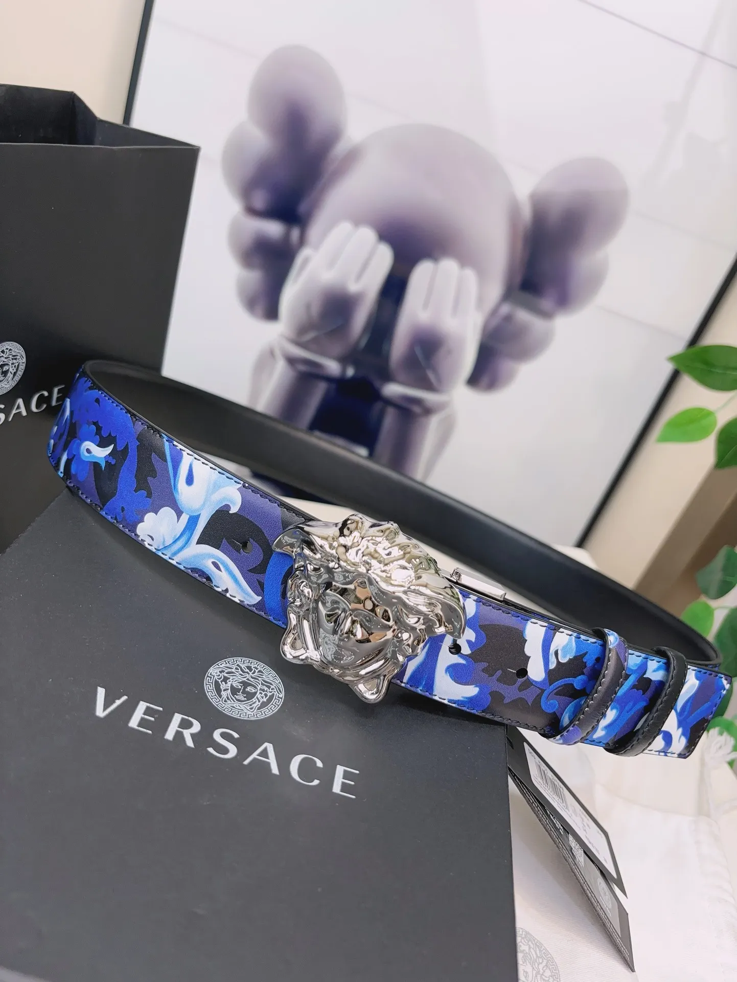 💰520💰Full package💰 💍Purchase grade Versace versace⚡️🌹Bold and flexible at the same time, this soft belt enriches the statement with a three-dimensional Medusa buckle. The reversible design has a solid color and a printed side - featuring the new Barocco flage pattern 4.0cm wide