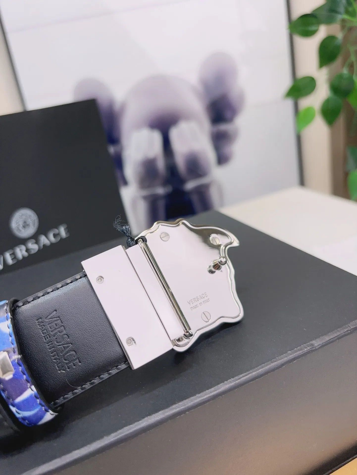 💰520💰Full package💰 💍Purchase grade Versace versace⚡️🌹Bold and flexible at the same time, this soft belt enriches the statement with a three-dimensional Medusa buckle. The reversible design has a solid color and a printed side - featuring the new Barocco flage pattern 4.0cm wide