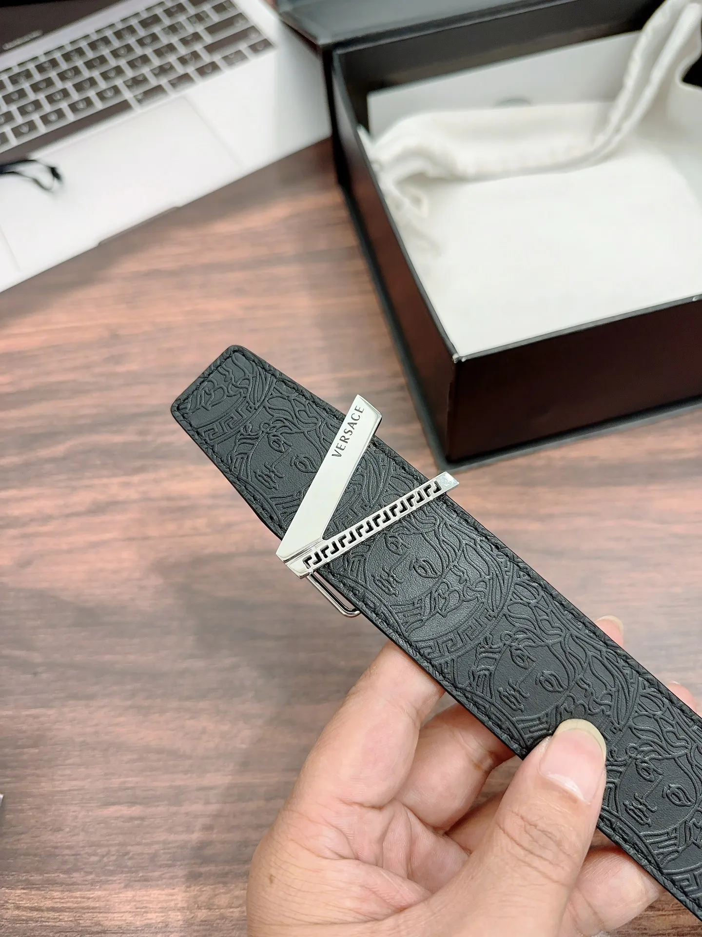 💰520💰Full set of packaging💰 💍Purchase grade Versace 4CM wide imported heat-embossed textured first-layer cowhide with special leather sole