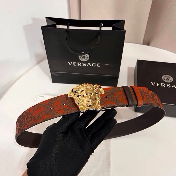💰480💰Full package💰 💍Purchase level Versace⚡️🌹New style double-sided cow leather belt, one side is decorated with laser Barocco pattern, the other side is solid color, equipped with three-dimensional La Medusa double-sided buckle⚡️🌹Width 4.0cm