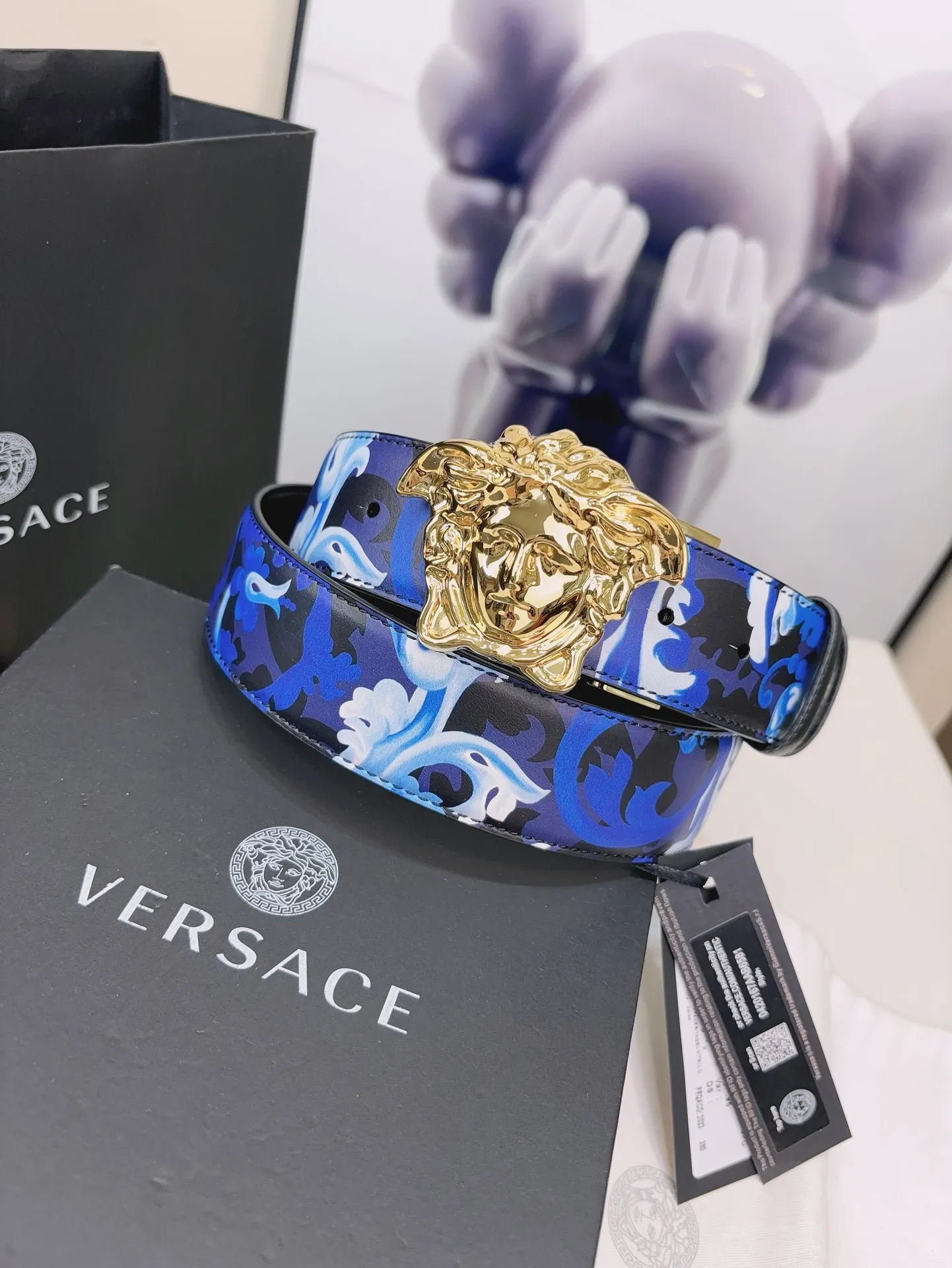 💰520💰Full package💰 💍Purchase grade Versace versace⚡️🌹Bold and flexible at the same time, this soft belt enriches the statement with a three-dimensional Medusa buckle. The reversible design has a solid color and a printed side - featuring the new Barocco flage pattern 4.0cm wide