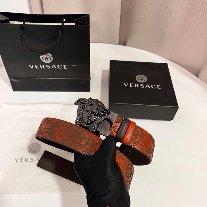 💰480💰Full package💰 💍Purchase level Versace⚡️🌹New style double-sided cow leather belt, one side is decorated with laser Barocco pattern, the other side is solid color, equipped with three-dimensional La Medusa double-sided buckle⚡️🌹Width 4.0cm