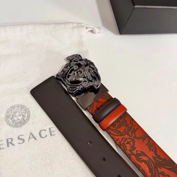💰480💰Full package💰 💍Purchase level Versace⚡️🌹New style double-sided cow leather belt, one side is decorated with laser Barocco pattern, the other side is solid color, equipped with three-dimensional La Medusa double-sided buckle⚡️🌹Width 4.0cm