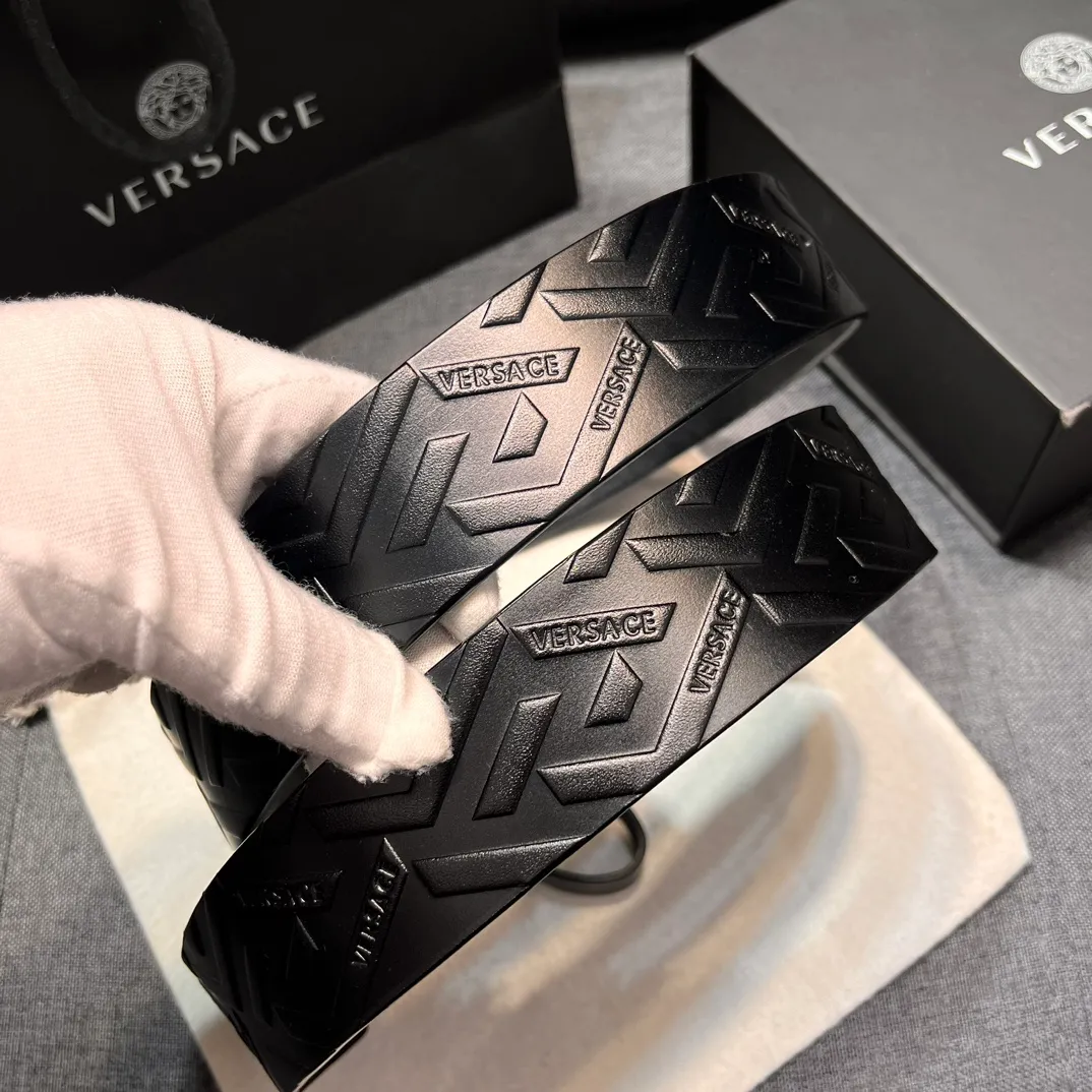💰720💰Full package💰 💍Purchase grade Versace⚡️🌹3.5cm wide leather belt, decorated with stitching details⚡️🌹Paired with classic La Medusa buckle diamond-encrusted steel buckle and engraved with Greca pattern⚡️🌹La Medusa buckle Greca pattern