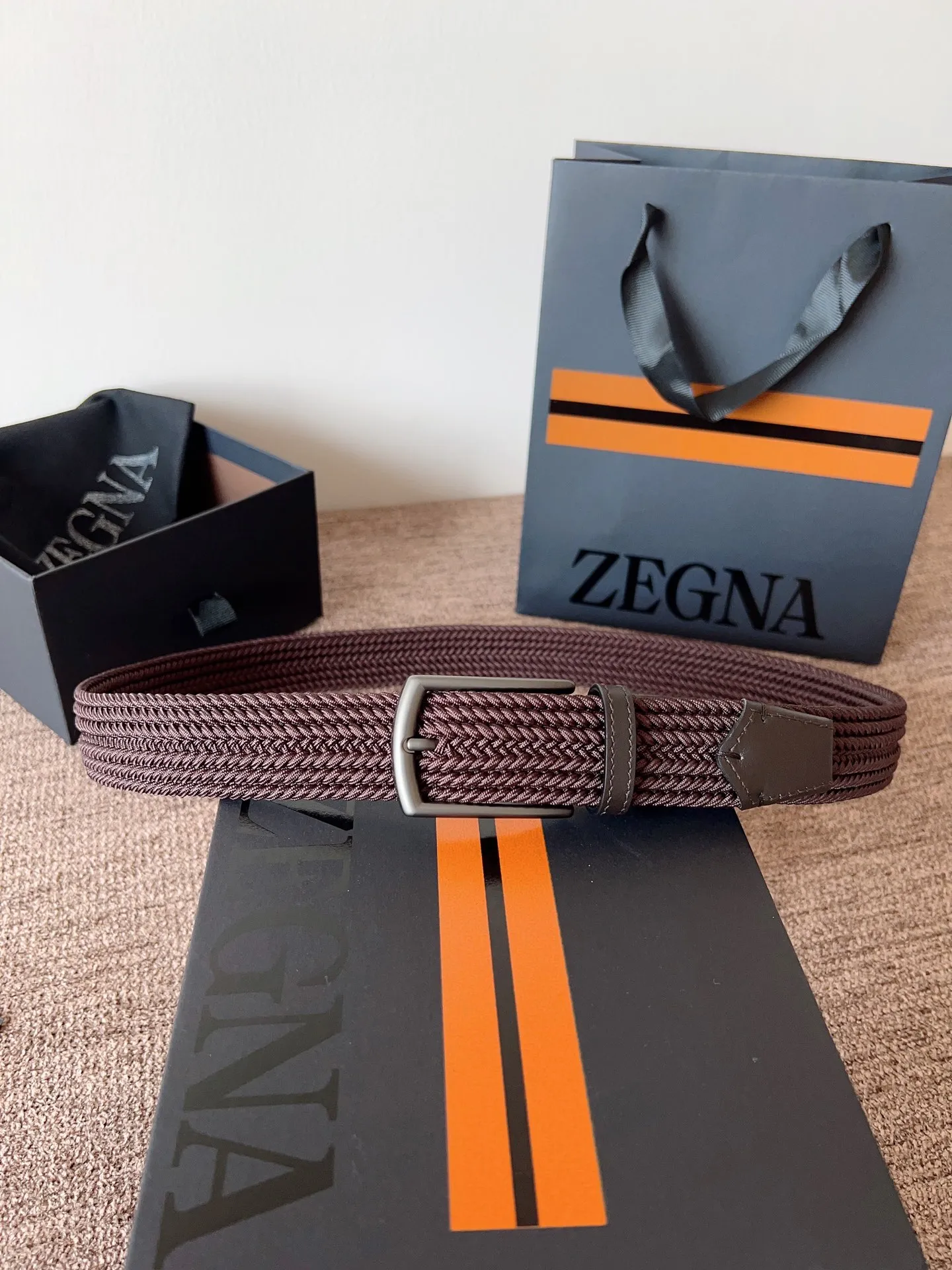 💰560💰Full package💰 💍Purchasing agent Zegna⚡️🌹25 spring and summer new men's woven belt! Original rayon and linen weaving, with up to 25 individual strands of high-elastic elastic inside, and a soft, silky outer layer that feels just like silk webbing. Its elasticity and breathability are several levels higher than ordinary cotton webbing. It’s the first choice for refreshing summer wear!