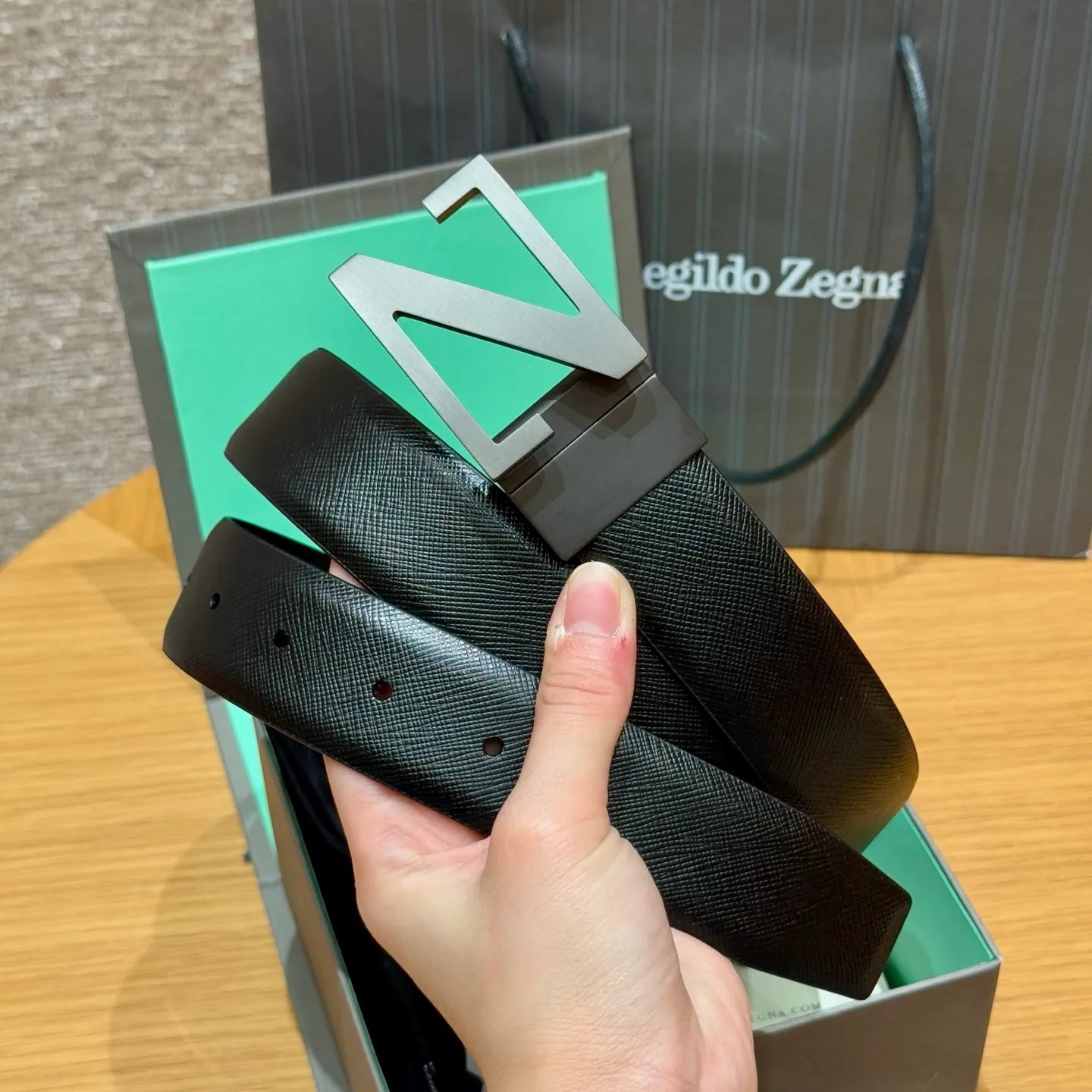 💰480💰Full package💰 💍Purchasing agent Zegna ⚡️🌹New men's 🚹Double-sided belt This is made of imported cowhide material 316 fine buckle⚡️🌹Seikoly crafted, unique design process, soft to the touch, can be cut, can be paired with suits and jeans👖⚡️🌹Width 3.5cm