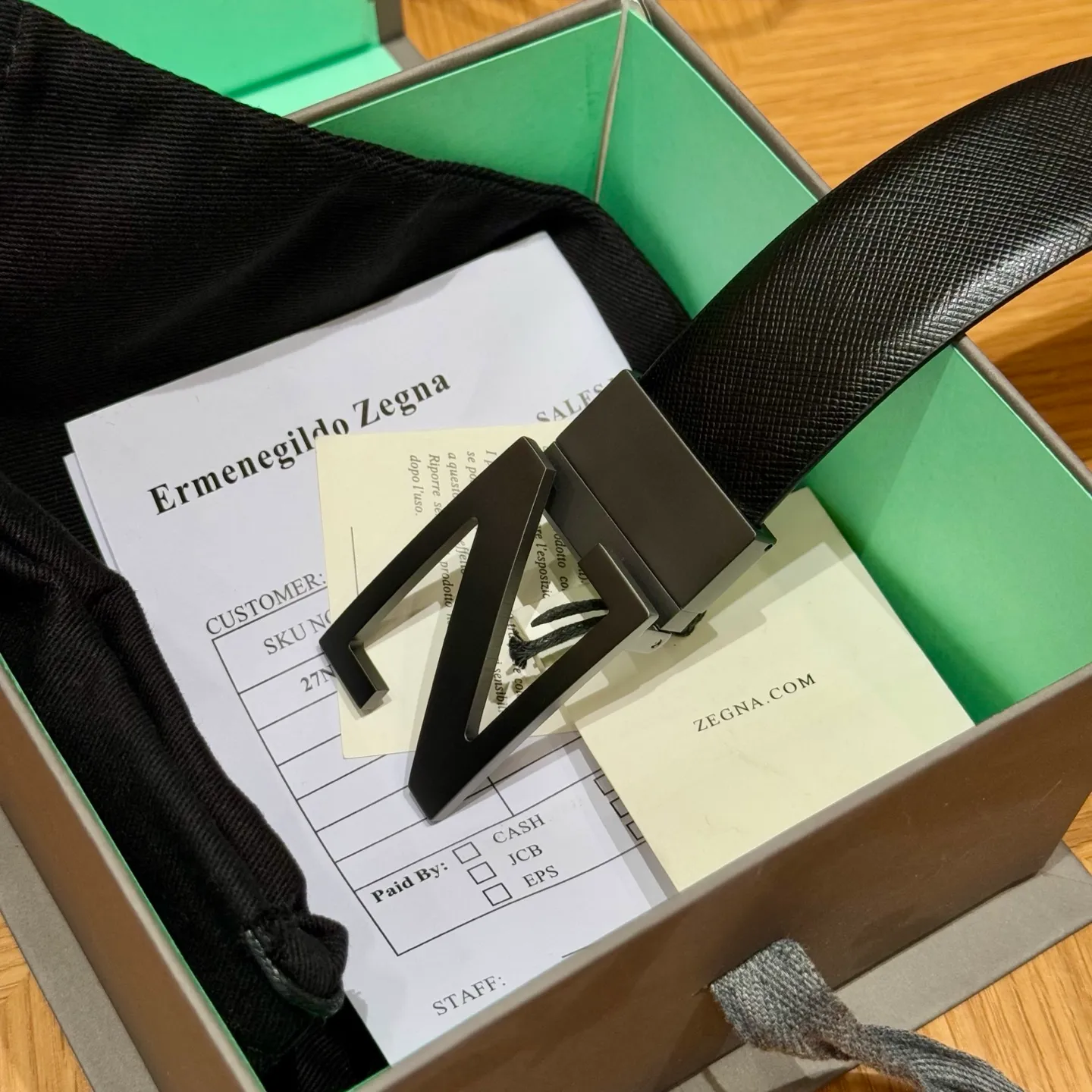 💰480💰Full package💰 💍Purchasing agent Zegna ⚡️🌹New men's 🚹Double-sided belt This is made of imported cowhide material 316 fine buckle⚡️🌹Seikoly crafted, unique design process, soft to the touch, can be cut, can be paired with suits and jeans👖⚡️🌹Width 3.5cm