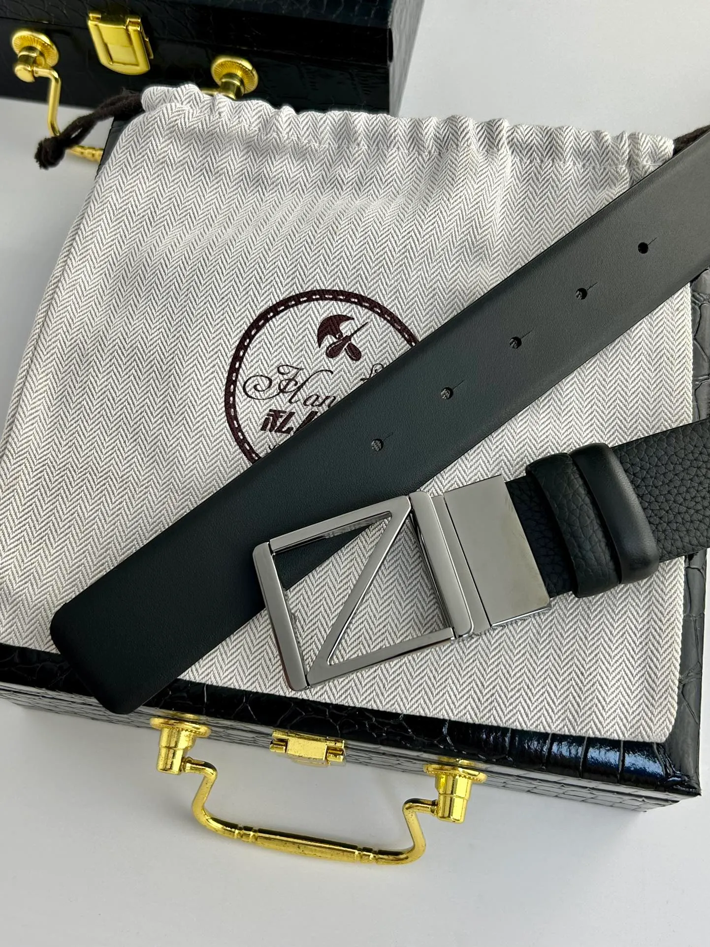 💰480💰Full package💰 💍Purchase level Zegna [Zegna] What is contemporary men's active style series, new and unique rotating Z-shaped buckle, with classic calfskin, black/coffee, double-sided, can be matched as you like, 3.5cm wide, a new concept of men's fashion.