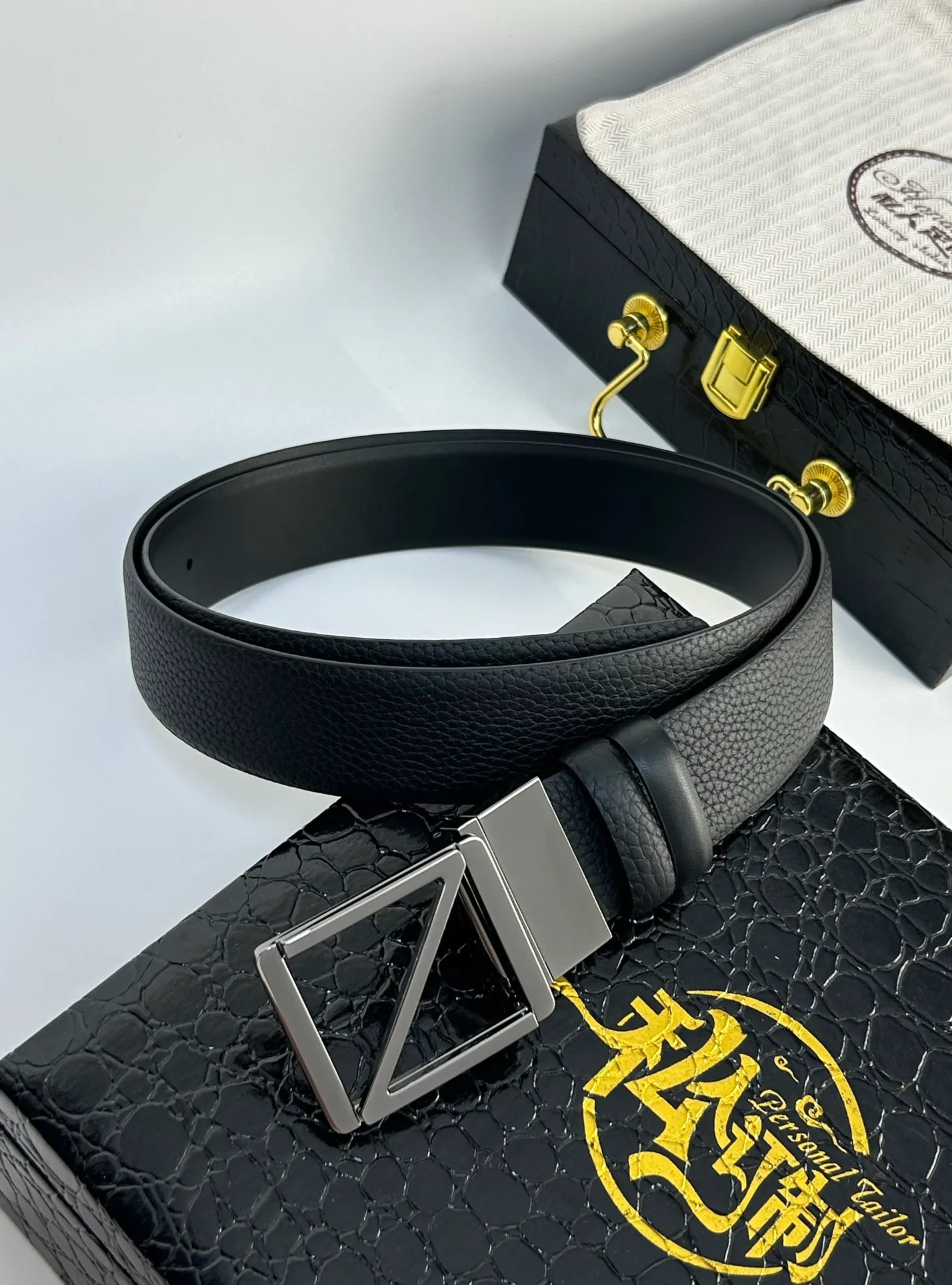 💰480💰Full package💰 💍Purchase level Zegna [Zegna] What is contemporary men's active style series, new and unique rotating Z-shaped buckle, with classic calfskin, black/coffee, double-sided, can be matched as you like, 3.5cm wide, a new concept of men's fashion.