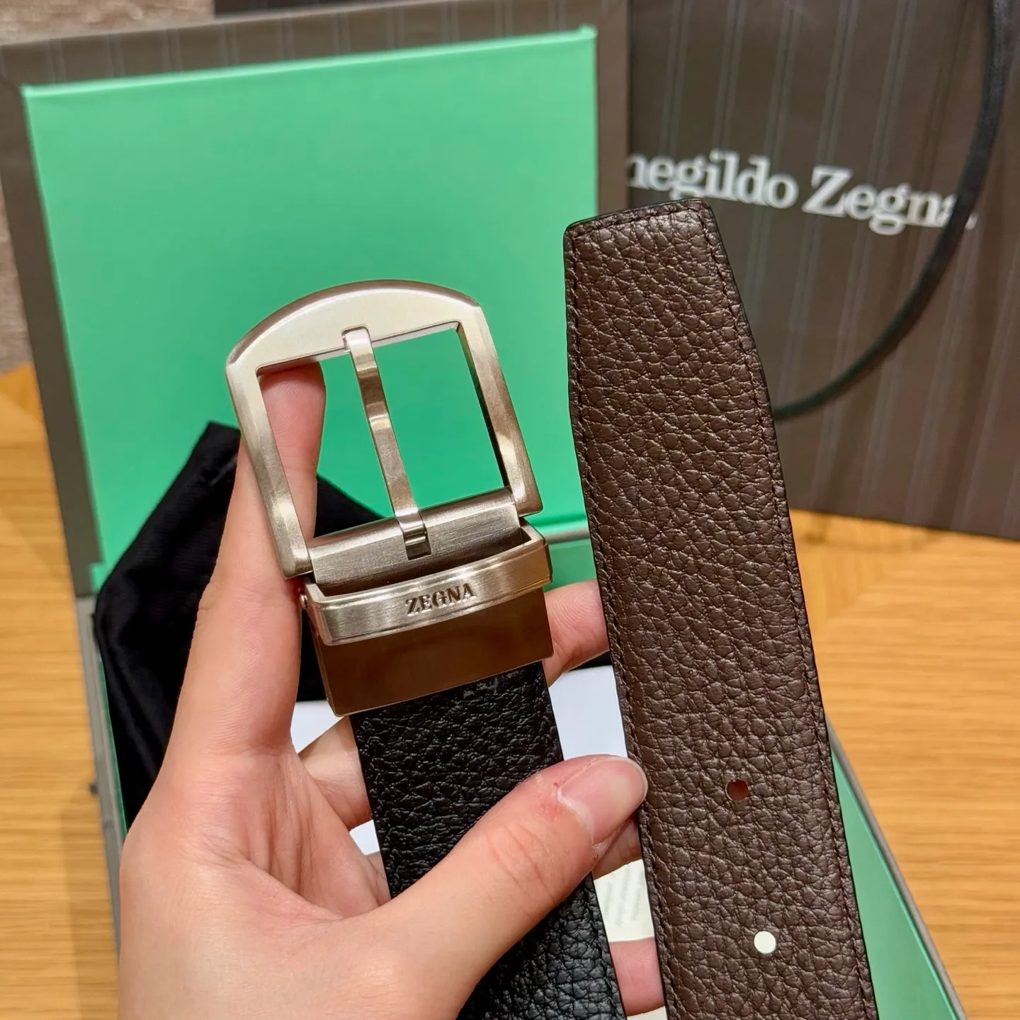 💰480💰Full package💰 💍Purchasing agent Zegna ⚡️🌹New men's 🚹Double-sided belt This is made of imported cowhide material 316 fine buckle⚡️🌹Seikoly crafted, unique design process, soft to the touch, can be cut, can be paired with suits and jeans👖⚡️🌹Width 3.5cm