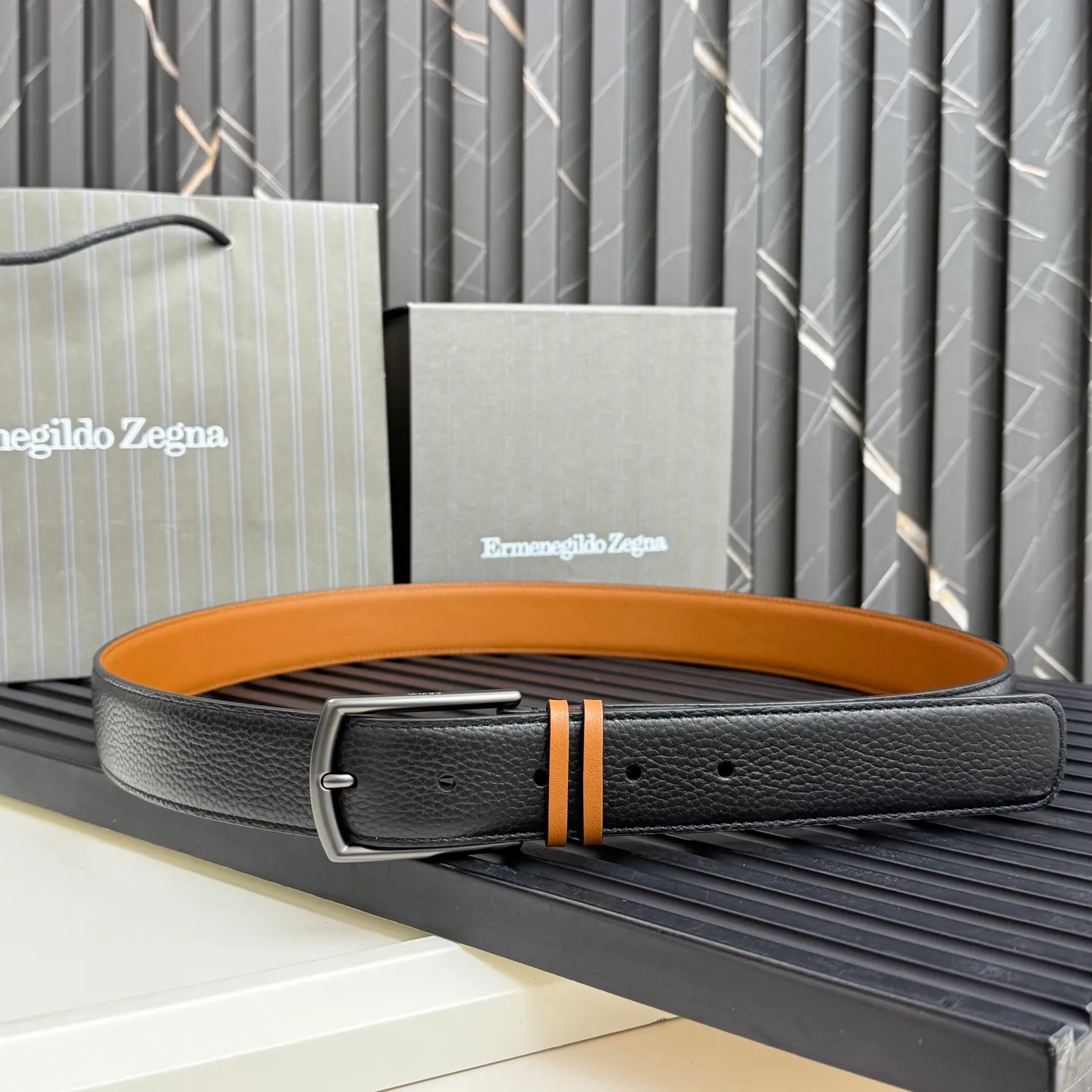 💰480💰Complete package💰 💍Purchase grade Ermenegildo Zegna This belt is made of grained leather with a rustic texture. Triple Stitch™ buckle features a glossy jet black finish for a stylish monochromatic effect. The buckle is embellished with the signature XXX stitch for added brand flair. Product code LHCEO-B014BZ-NER