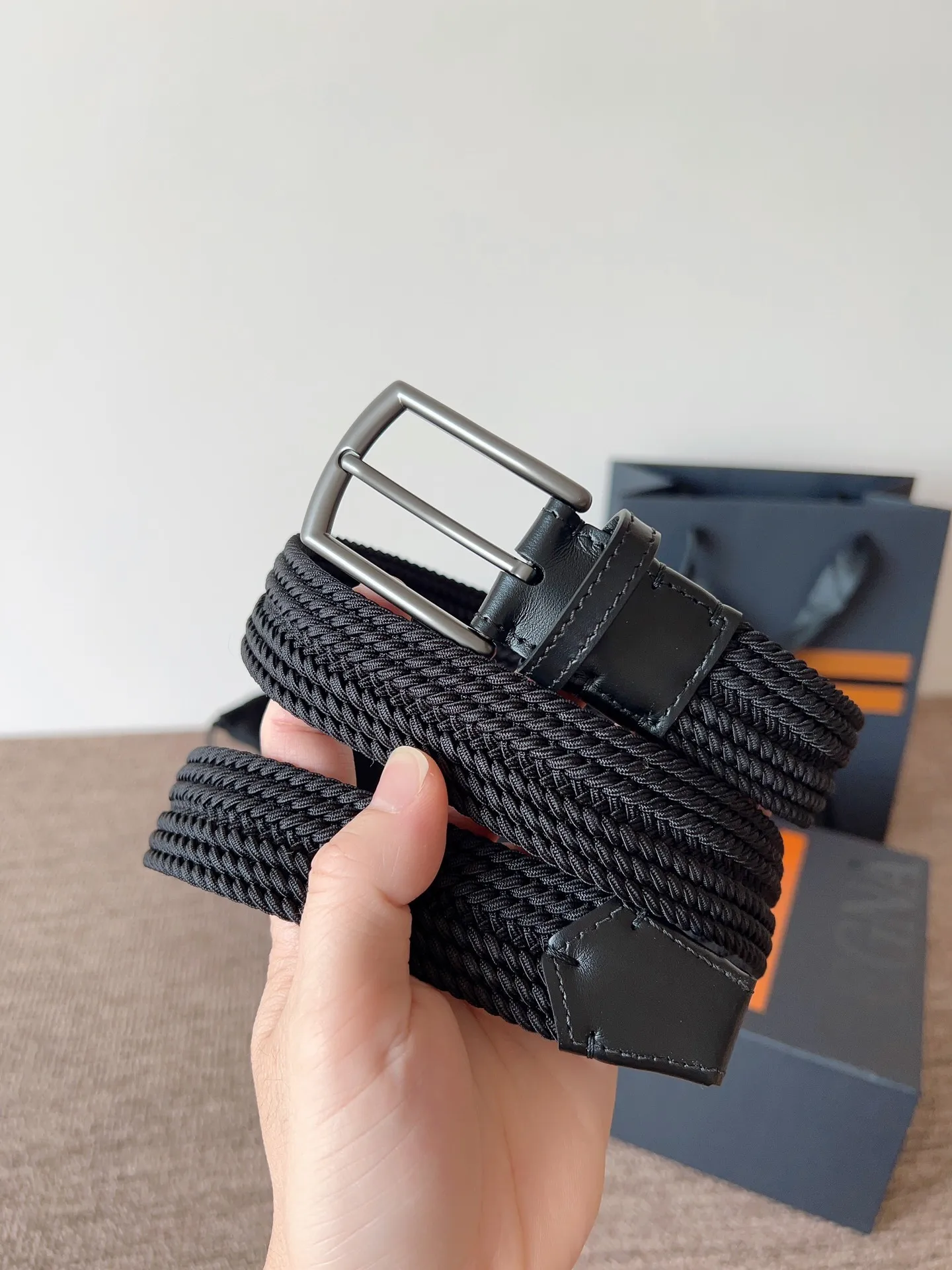 💰560💰Full package💰 💍Purchasing agent Zegna⚡️🌹25 spring and summer new men's woven belt! Original rayon and linen weaving, with up to 25 individual strands of high-elastic elastic inside, and a soft, silky outer layer that feels just like silk webbing. Its elasticity and breathability are several levels higher than ordinary cotton webbing. It’s the first choice for refreshing summer wear!