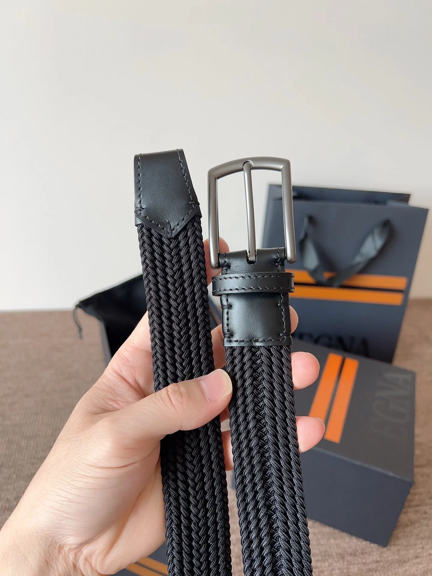 💰560💰Full package💰 💍Purchasing agent Zegna⚡️🌹25 spring and summer new men's woven belt! Original rayon and linen weaving, with up to 25 individual strands of high-elastic elastic inside, and a soft, silky outer layer that feels just like silk webbing. Its elasticity and breathability are several levels higher than ordinary cotton webbing. It’s the first choice for refreshing summer wear!