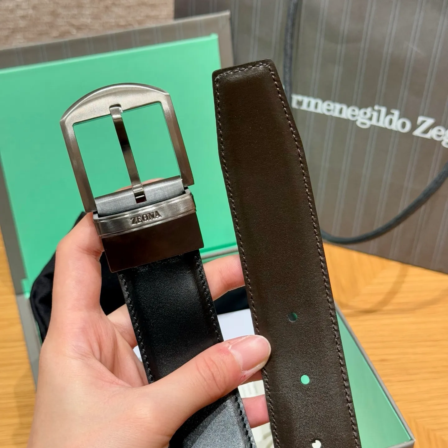 💰480💰Full package💰 💍Purchasing agent Zegna ⚡️🌹New men's 🚹Double-sided belt This is made of imported cowhide material 316 fine buckle⚡️🌹Seikoly crafted, unique design process, soft to the touch, can be cut, can be paired with suits and jeans👖⚡️🌹Width 3.5cm