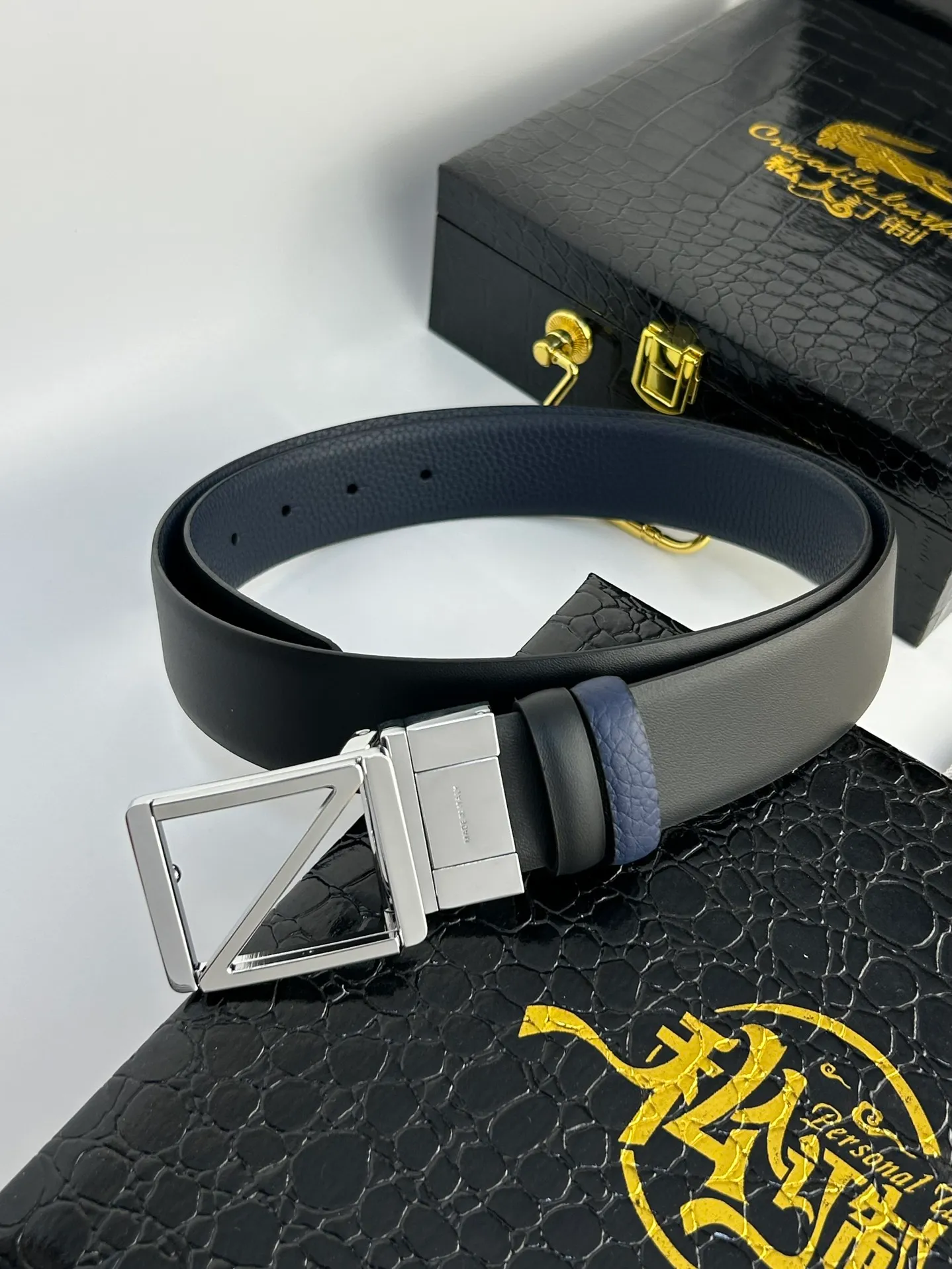 💰480💰Full package💰 💍Purchase level Zegna [Zegna] What is contemporary men's active style series, new and unique rotating Z-shaped buckle, with classic calfskin, black/coffee, double-sided, can be matched as you like, 3.5cm wide, a new concept of men's fashion.
