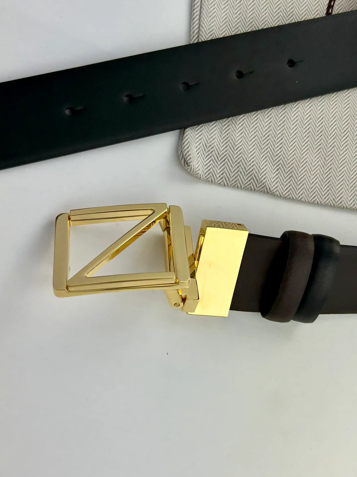 💰480💰Full package💰 💍Purchase level Zegna [Zegna] What is contemporary men's active style series, new and unique rotating Z-shaped buckle, with classic calfskin, black/coffee, double-sided, can be matched as you like, 3.5cm wide, a new concept of men's fashion.