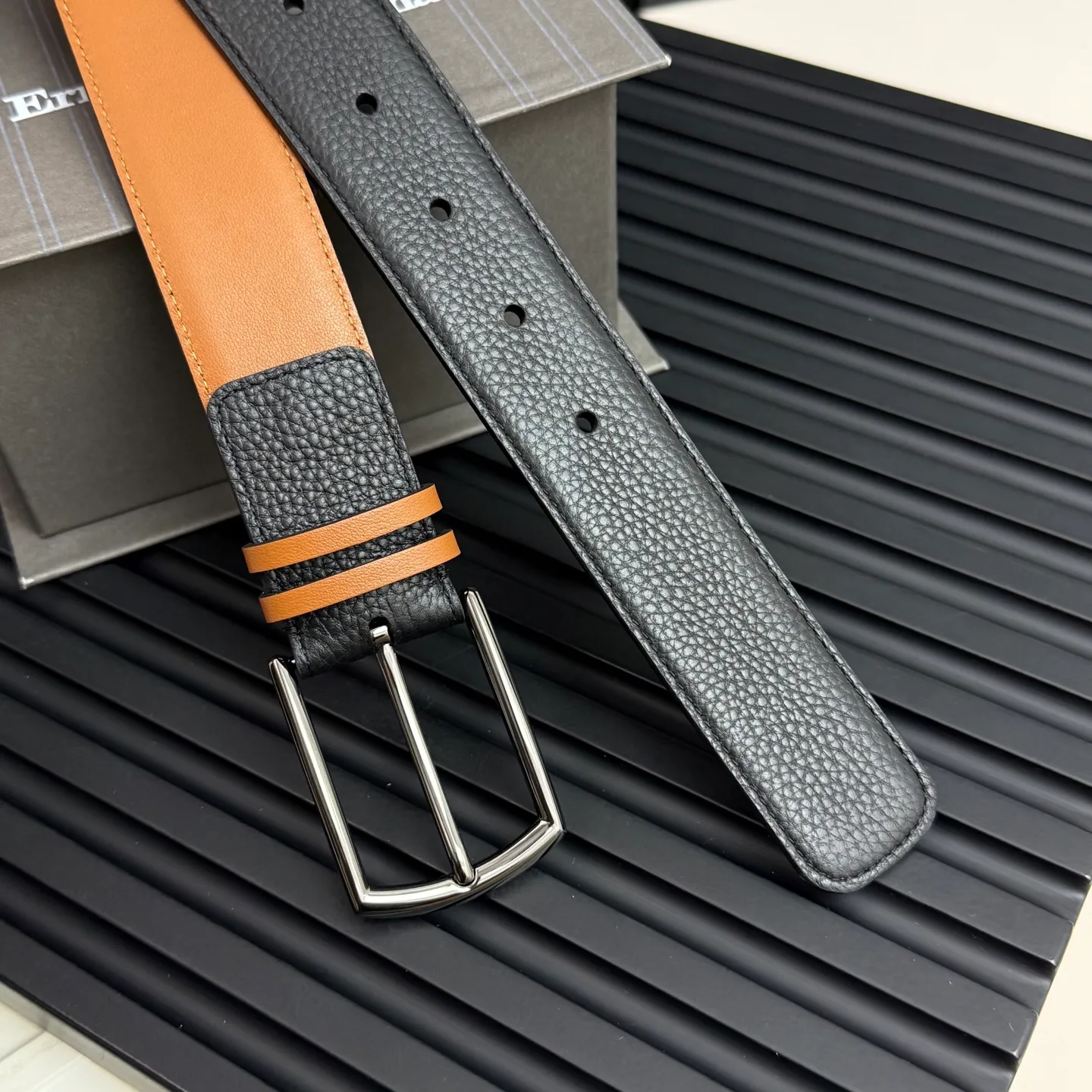 💰480💰Complete package💰 💍Purchase grade Ermenegildo Zegna This belt is made of grained leather with a rustic texture. Triple Stitch™ buckle features a glossy jet black finish for a stylish monochromatic effect. The buckle is embellished with the signature XXX stitch for added brand flair. Product code LHCEO-B014BZ-NER