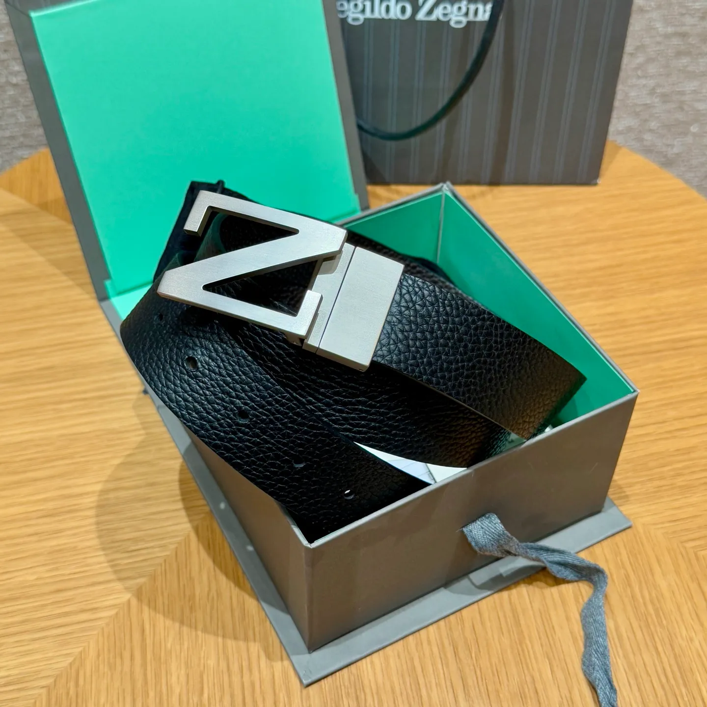 💰480💰Full package💰 💍Purchasing agent Zegna ⚡️🌹New men's 🚹Double-sided belt This is made of imported cowhide material 316 fine buckle⚡️🌹Seikoly crafted, unique design process, soft to the touch, can be cut, can be paired with suits and jeans👖⚡️🌹Width 3.5cm