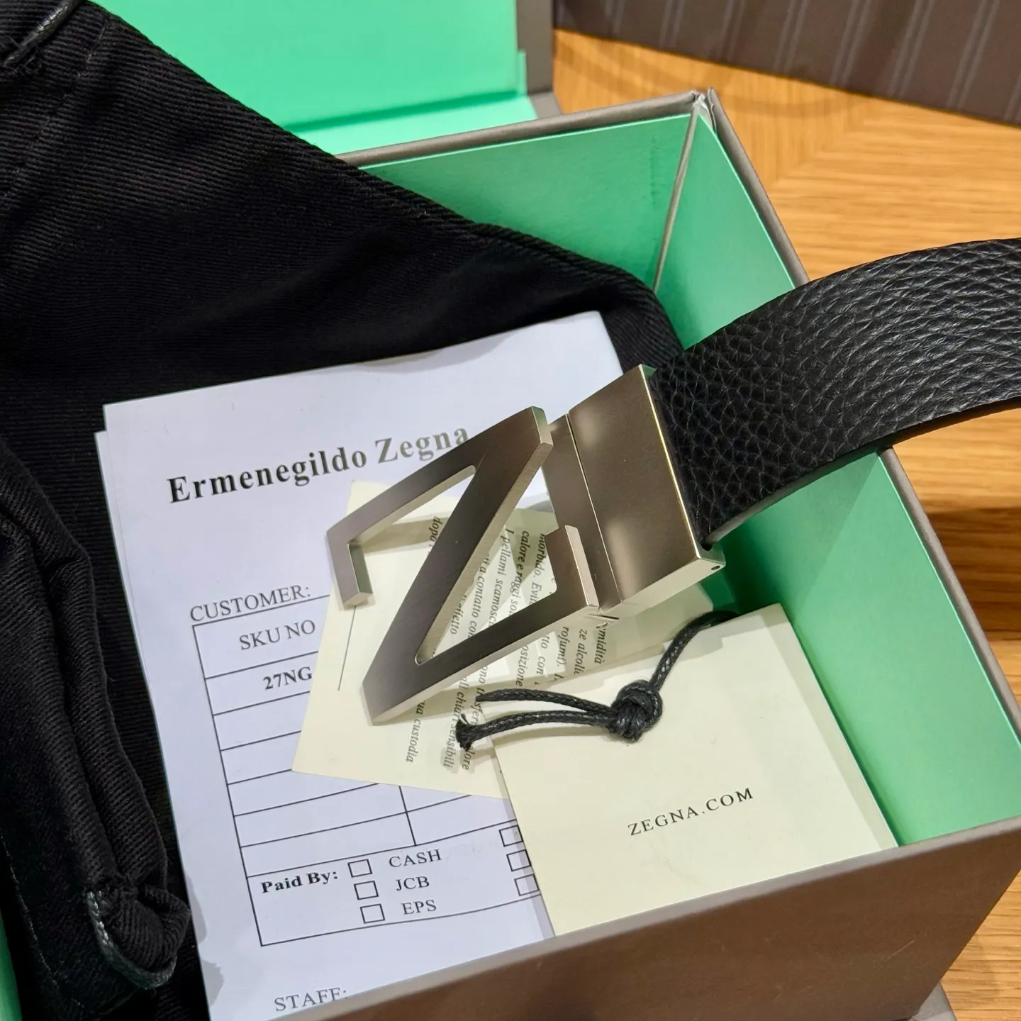 💰480💰Full package💰 💍Purchasing agent Zegna ⚡️🌹New men's 🚹Double-sided belt This is made of imported cowhide material 316 fine buckle⚡️🌹Seikoly crafted, unique design process, soft to the touch, can be cut, can be paired with suits and jeans👖⚡️🌹Width 3.5cm