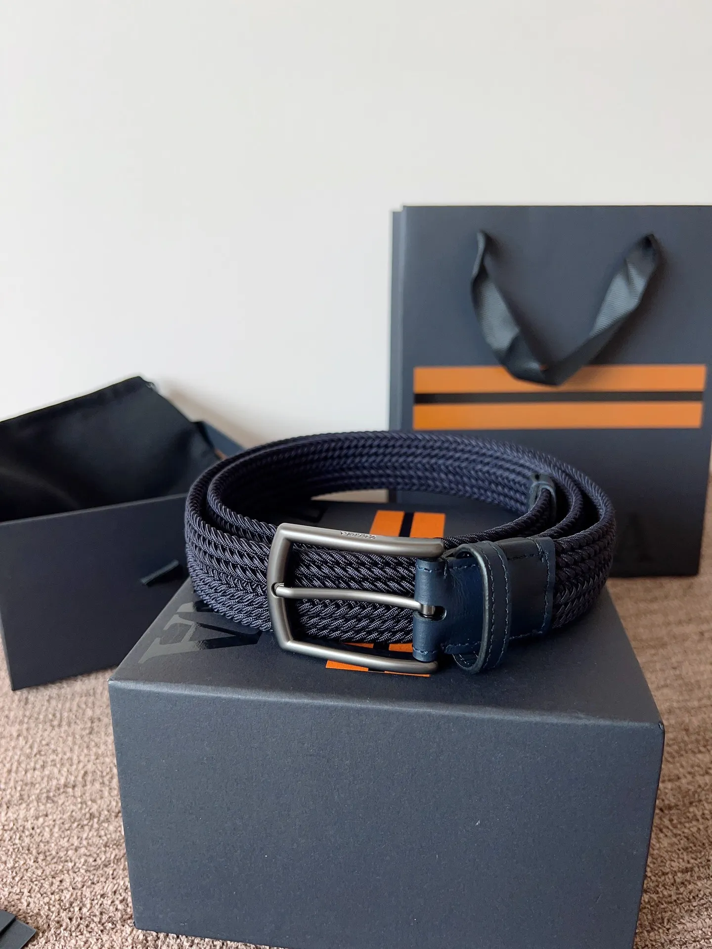 💰560💰Full package💰 💍Purchasing agent Zegna⚡️🌹25 spring and summer new men's woven belt! Original rayon and linen weaving, with up to 25 individual strands of high-elastic elastic inside, and a soft, silky outer layer that feels just like silk webbing. Its elasticity and breathability are several levels higher than ordinary cotton webbing. It’s the first choice for refreshing summer wear!