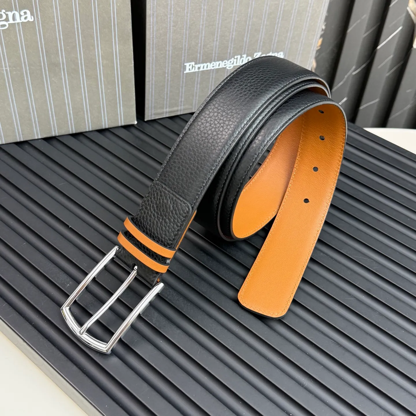 💰480💰Complete package💰 💍Purchase grade Ermenegildo Zegna This belt is made of grained leather with a rustic texture. Triple Stitch™ buckle features a glossy jet black finish for a stylish monochromatic effect. The buckle is embellished with the signature XXX stitch for added brand flair. Product code LHCEO-B014BZ-NER