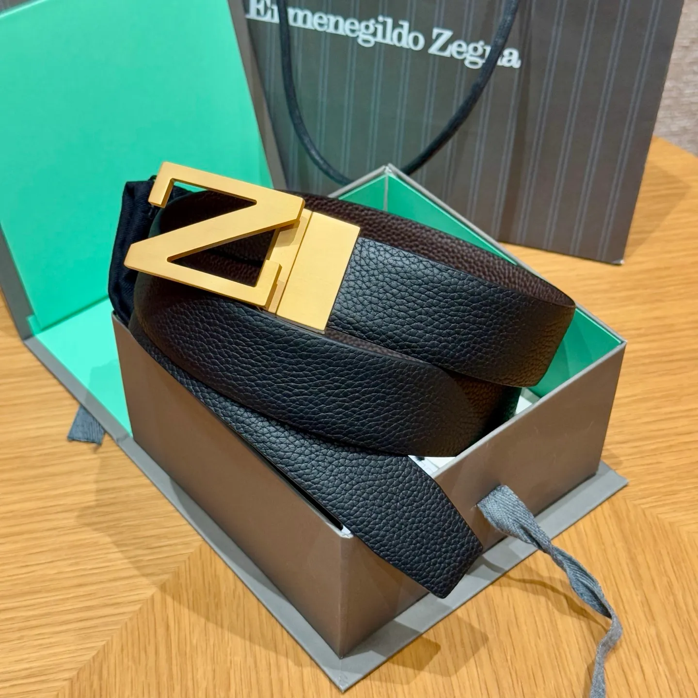 💰480💰Full package💰 💍Purchasing agent Zegna ⚡️🌹New men's 🚹Double-sided belt This is made of imported cowhide material 316 fine buckle⚡️🌹Seikoly crafted, unique design process, soft to the touch, can be cut, can be paired with suits and jeans👖⚡️🌹Width 3.5cm