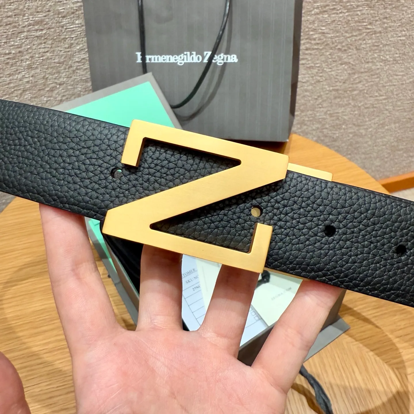 💰480💰Full package💰 💍Purchasing agent Zegna ⚡️🌹New men's 🚹Double-sided belt This is made of imported cowhide material 316 fine buckle⚡️🌹Seikoly crafted, unique design process, soft to the touch, can be cut, can be paired with suits and jeans👖⚡️🌹Width 3.5cm