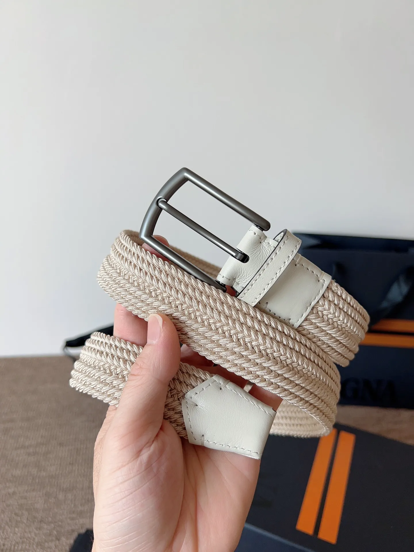 💰560💰Full package💰 💍Purchasing agent Zegna⚡️🌹25 spring and summer new men's woven belt! Original rayon and linen weaving, with up to 25 individual strands of high-elastic elastic inside, and a soft, silky outer layer that feels just like silk webbing. Its elasticity and breathability are several levels higher than ordinary cotton webbing. It’s the first choice for refreshing summer wear!