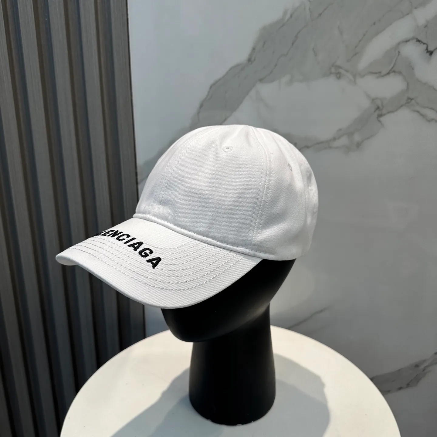 P66 Balencia*a Balenciaga's new baseball cap, ready for delivery in seconds 🧢Simple, fashionable, super invincible and beautiful hat! Couple style! The advantages of the original product compared to other hats,