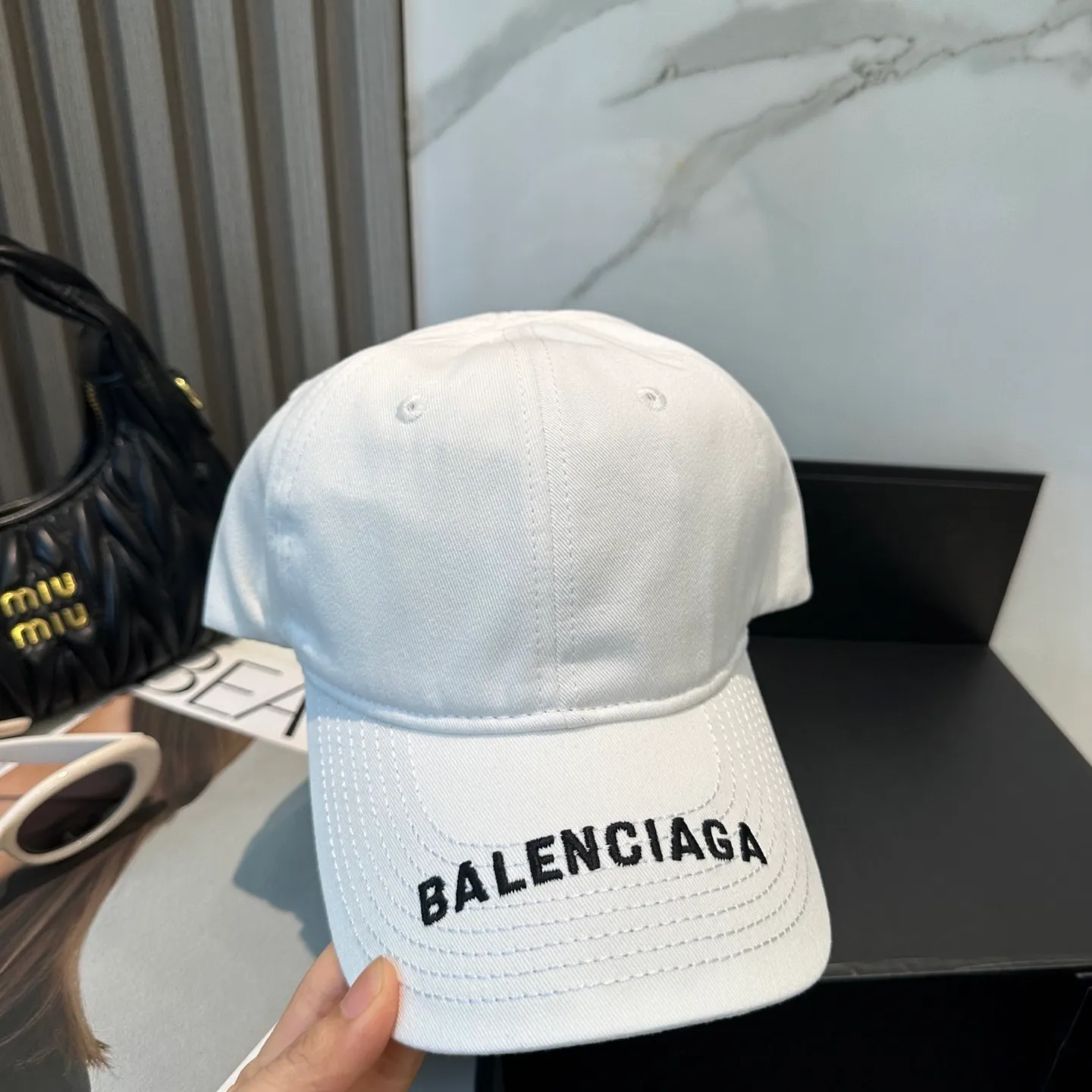 P66 Balencia*a Balenciaga's new baseball cap, ready for delivery in seconds 🧢Simple, fashionable, super invincible and beautiful hat! Couple style! The advantages of the original product compared to other hats,